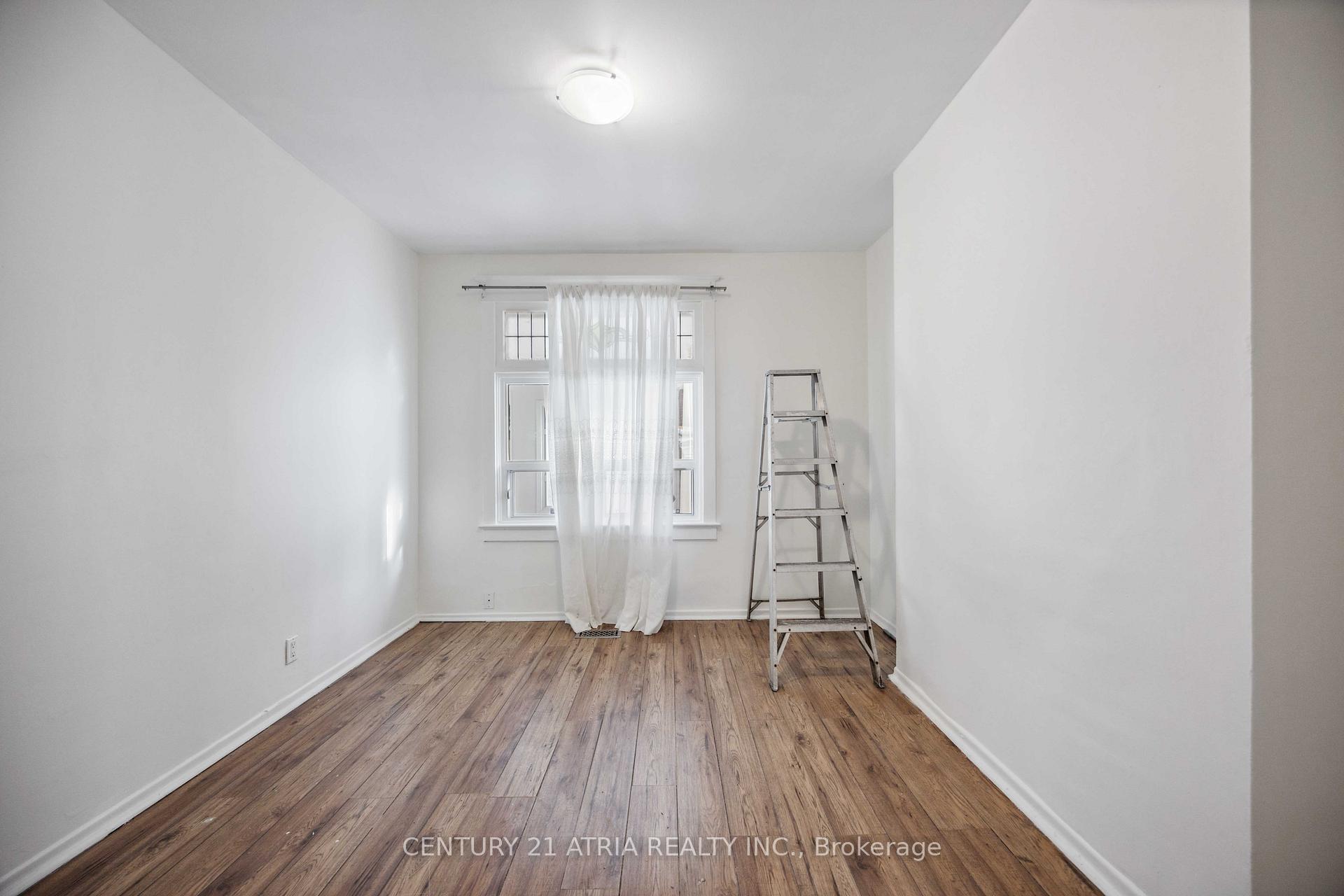 Photo 11 of 1860 Gerrard Street E, Toronto, Woodbine Corridor — HOMEH