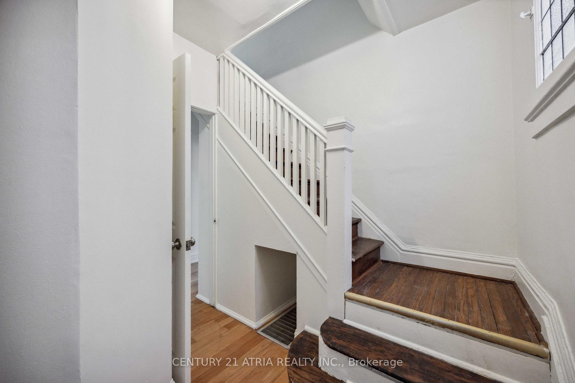 Photo 12 of 1860 Gerrard Street E, Toronto, Woodbine Corridor — HOMEH