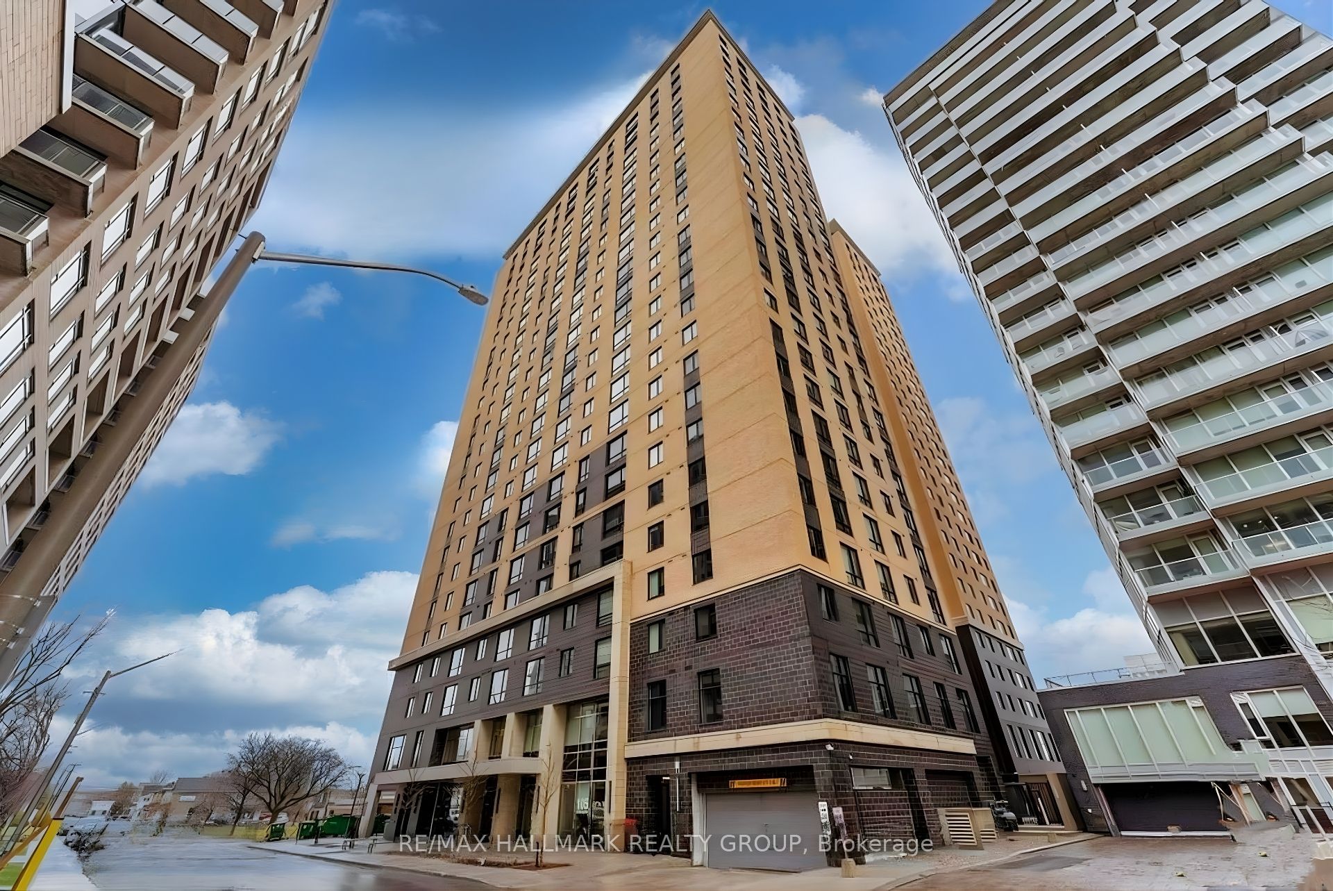 Front of Unit 1706, 105 Champagne Avenue S