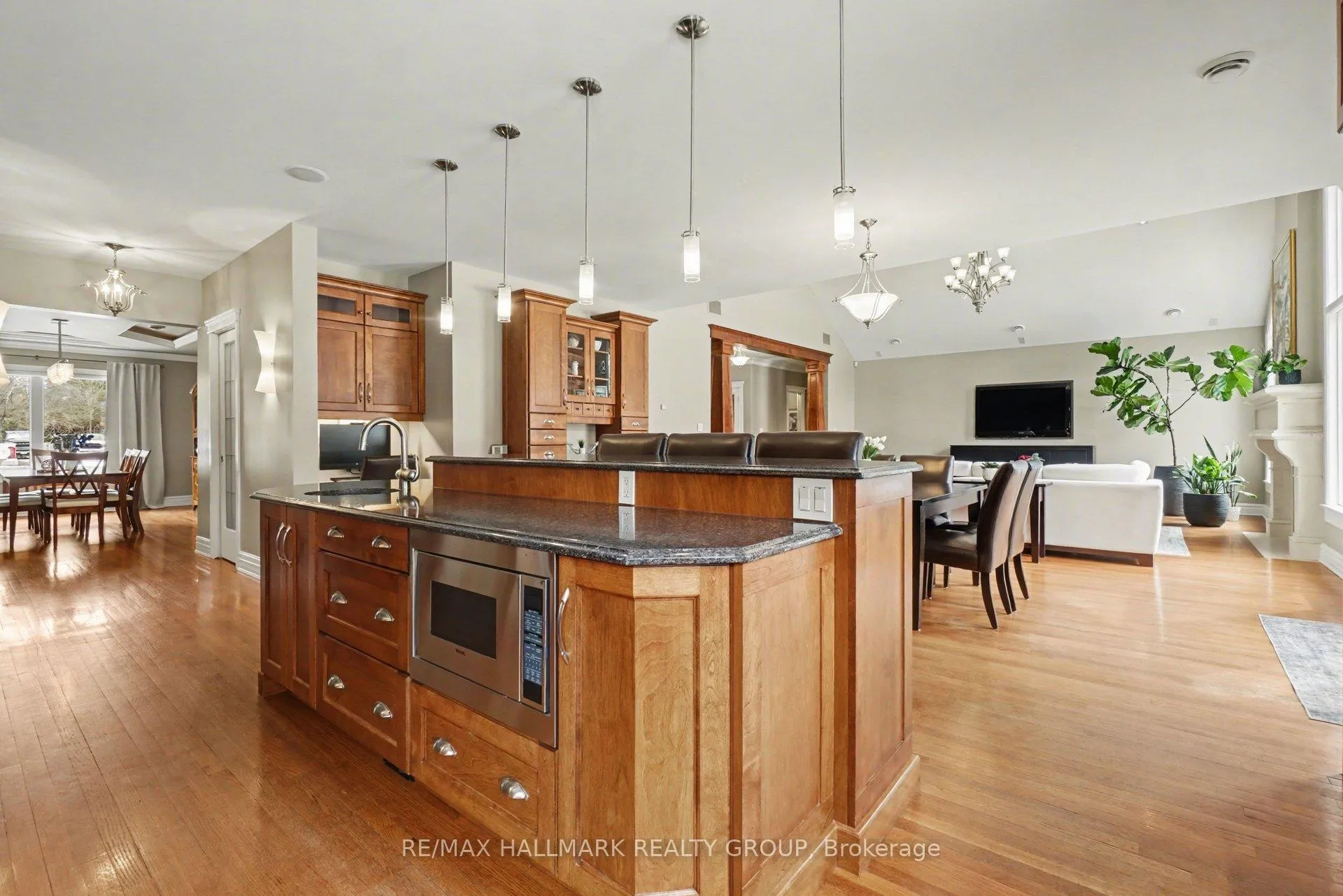 Photo 11 of 62 Rebecca Crescent, Ottawa, Rothwell Heights — HOMEH