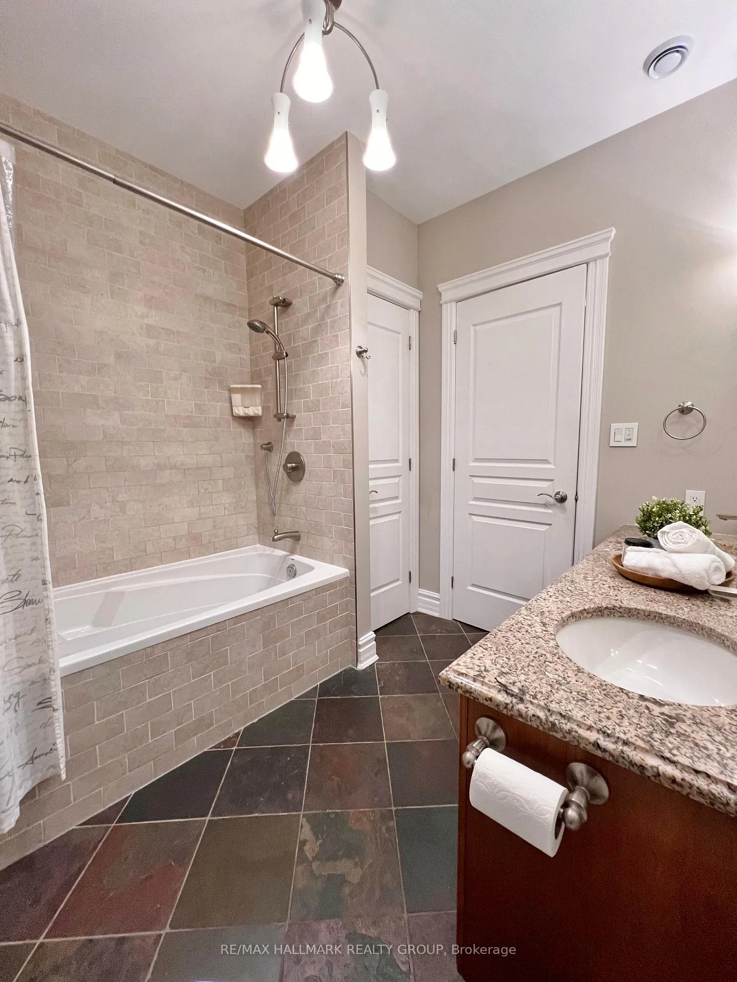 Photo 35 of 62 Rebecca Crescent, Ottawa, Rothwell Heights — HOMEH