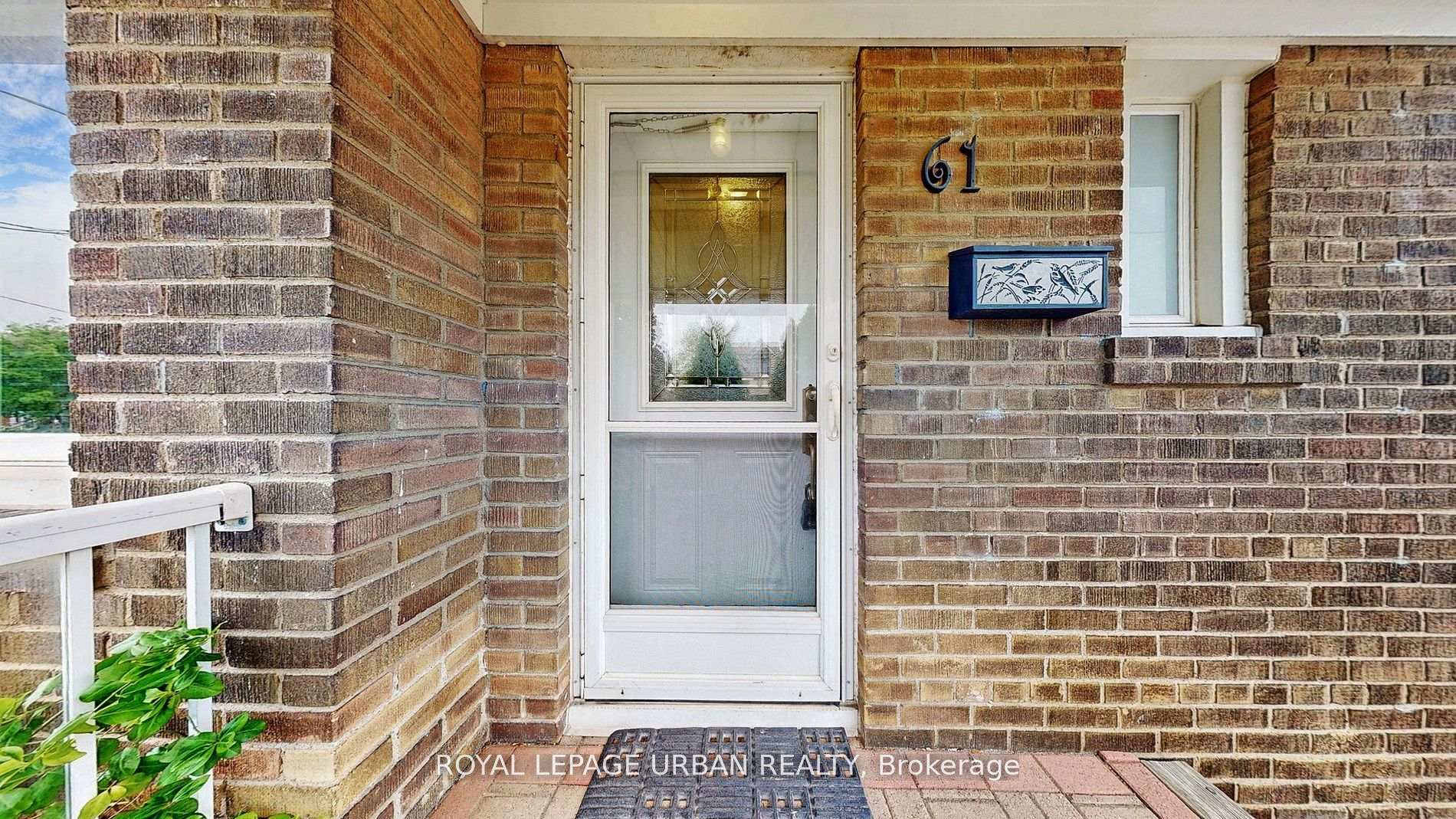 Photo 3 of 61 Binswood Avenue, Toronto, East York — HOMEH
