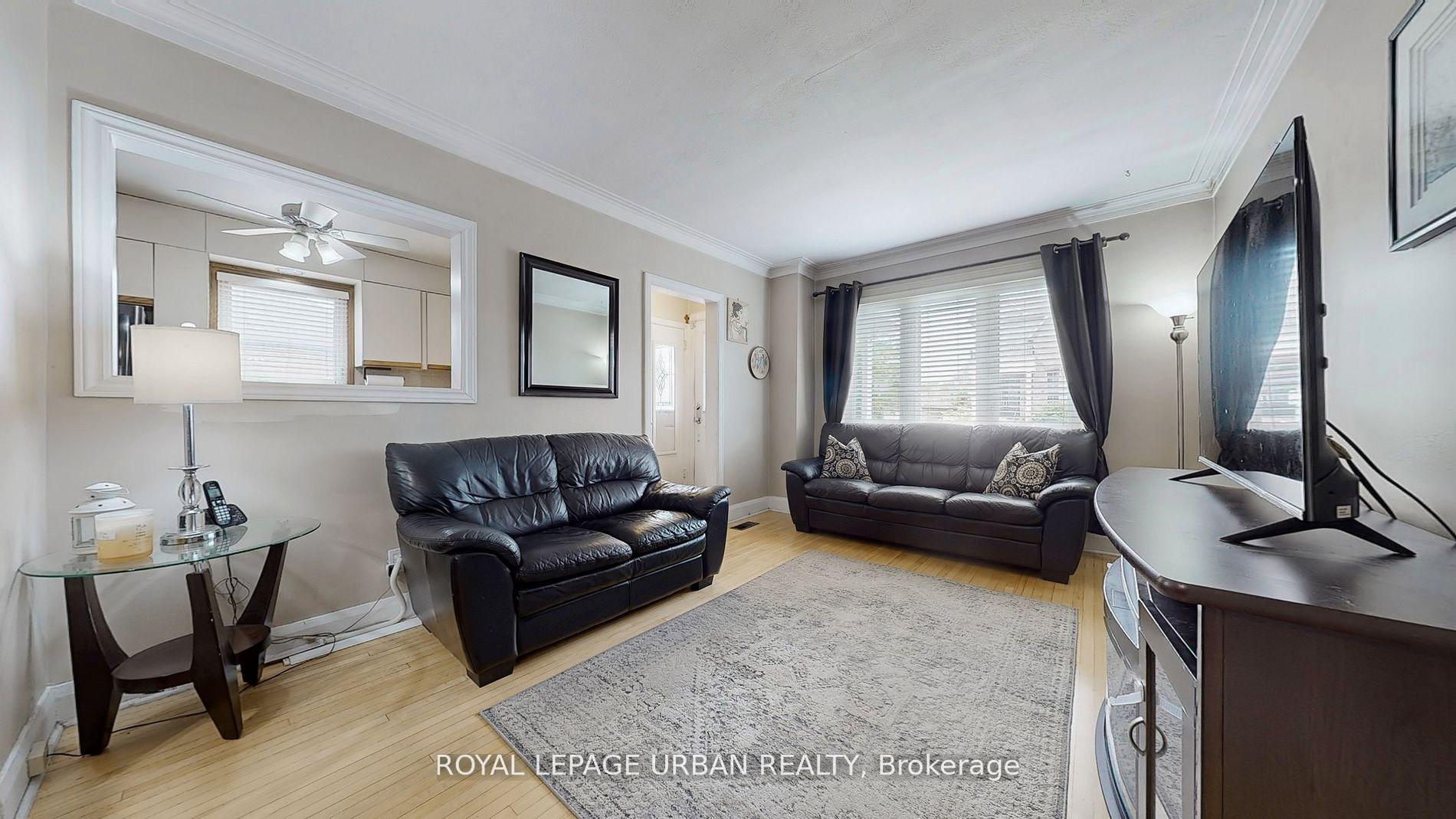 Photo 5 of 61 Binswood Avenue, Toronto, East York — HOMEH