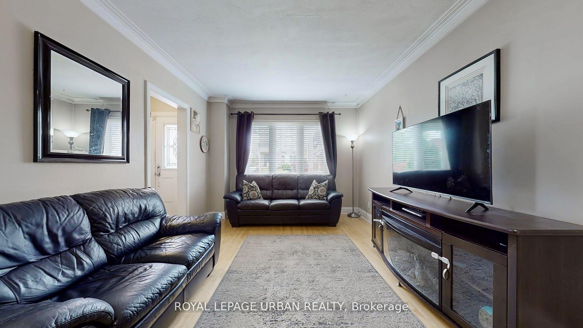 Photo 6 of 61 Binswood Avenue, Toronto, East York — HOMEH