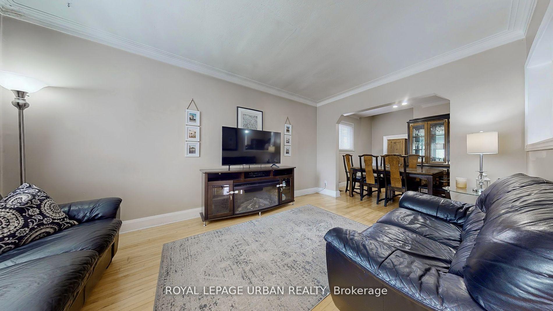 Photo 7 of 61 Binswood Avenue, Toronto, East York — HOMEH