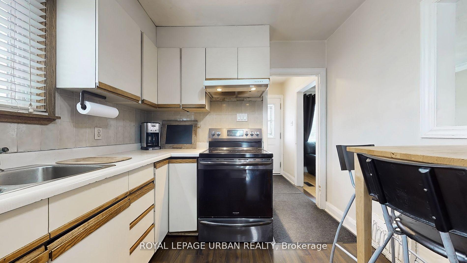 Photo 13 of 61 Binswood Avenue, Toronto, East York — HOMEH