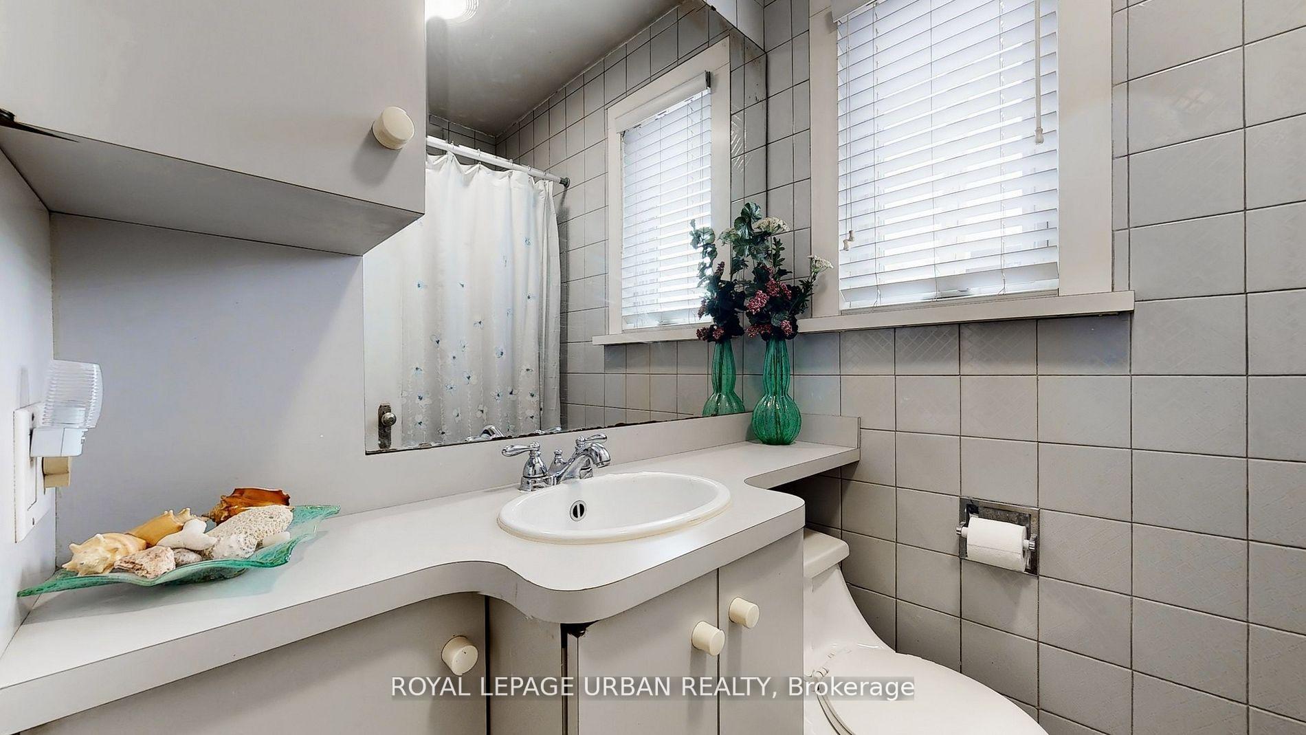 Photo 18 of 61 Binswood Avenue, Toronto, East York — HOMEH