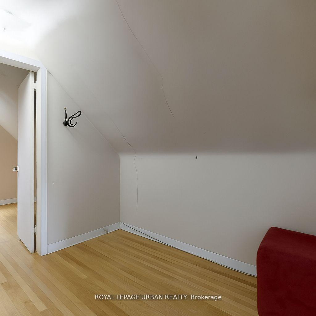 Photo 21 of 61 Binswood Avenue, Toronto, East York — HOMEH