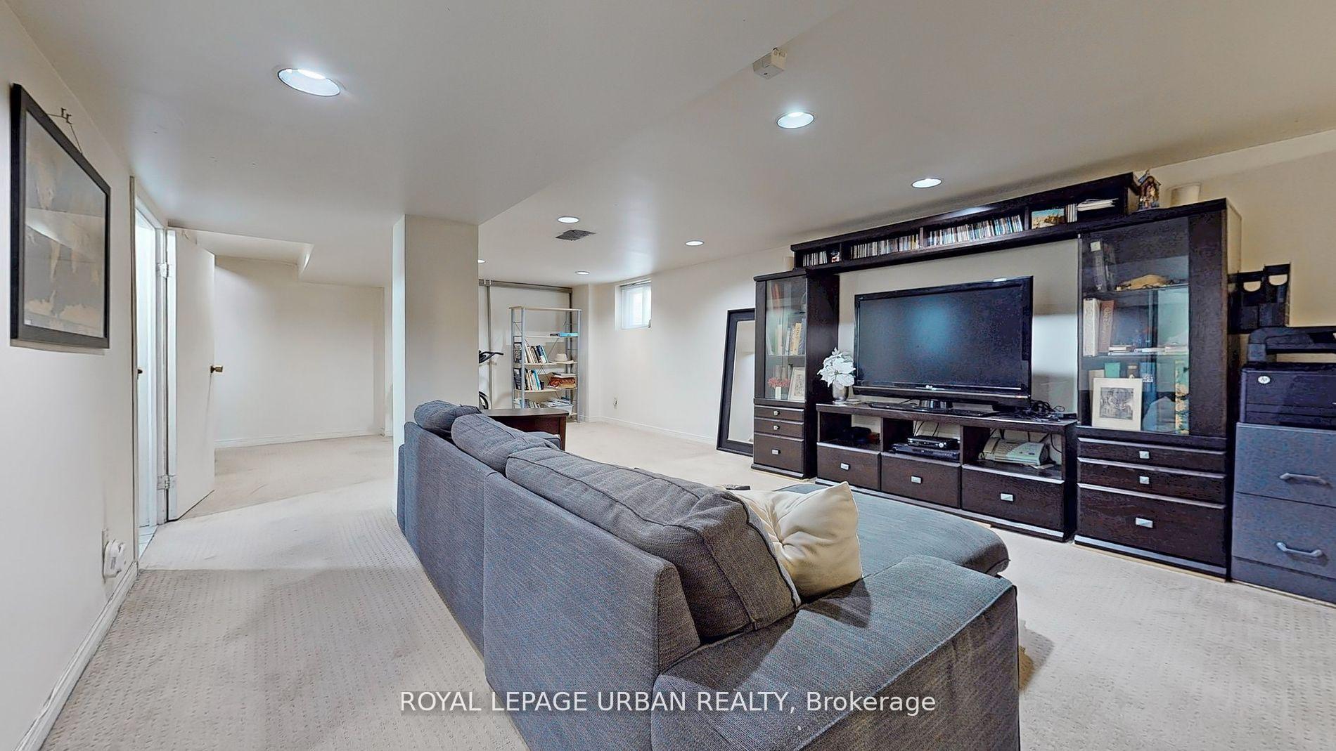 Photo 25 of 61 Binswood Avenue, Toronto, East York — HOMEH