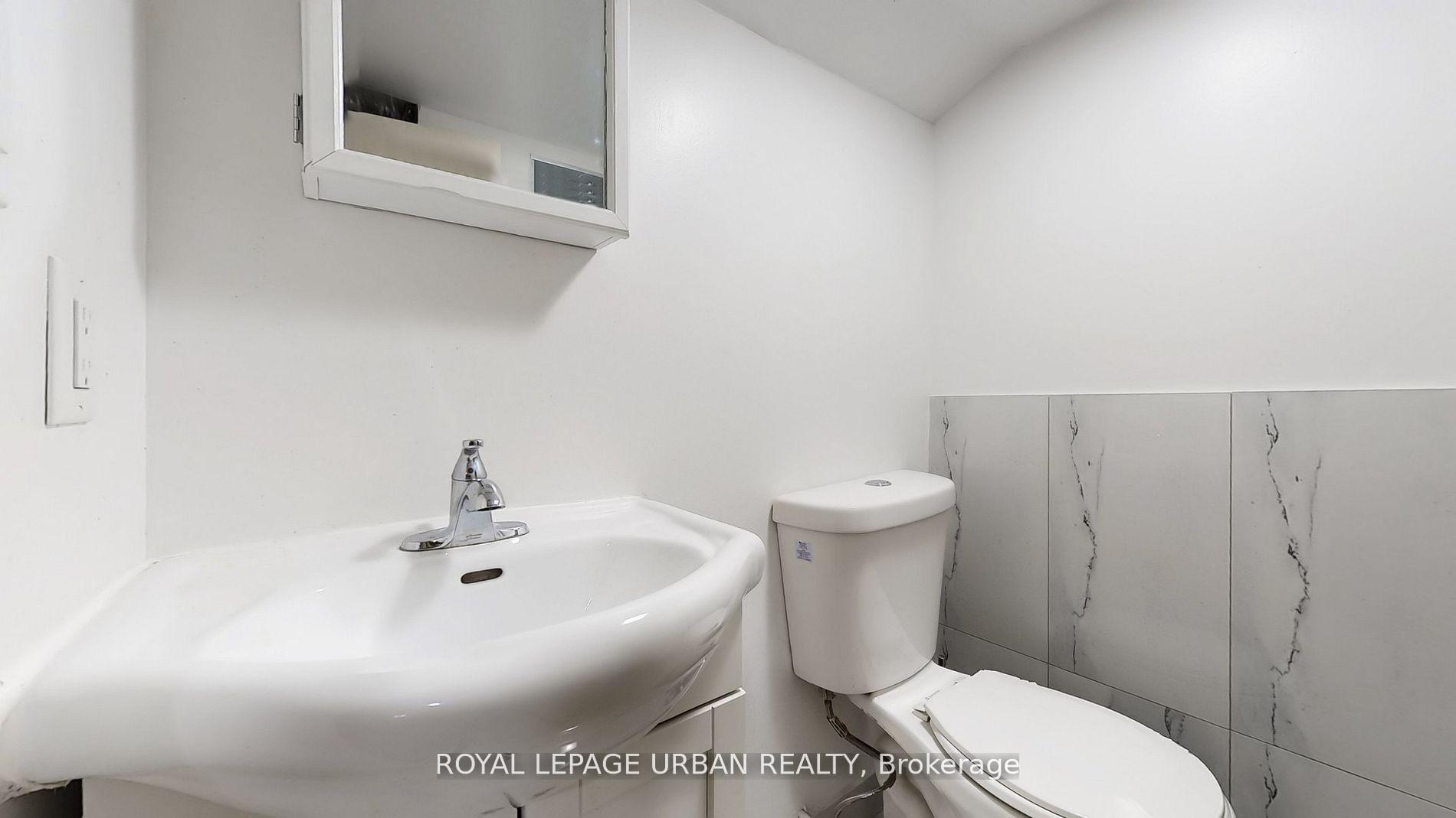 Photo 32 of 61 Binswood Avenue, Toronto, East York — HOMEH