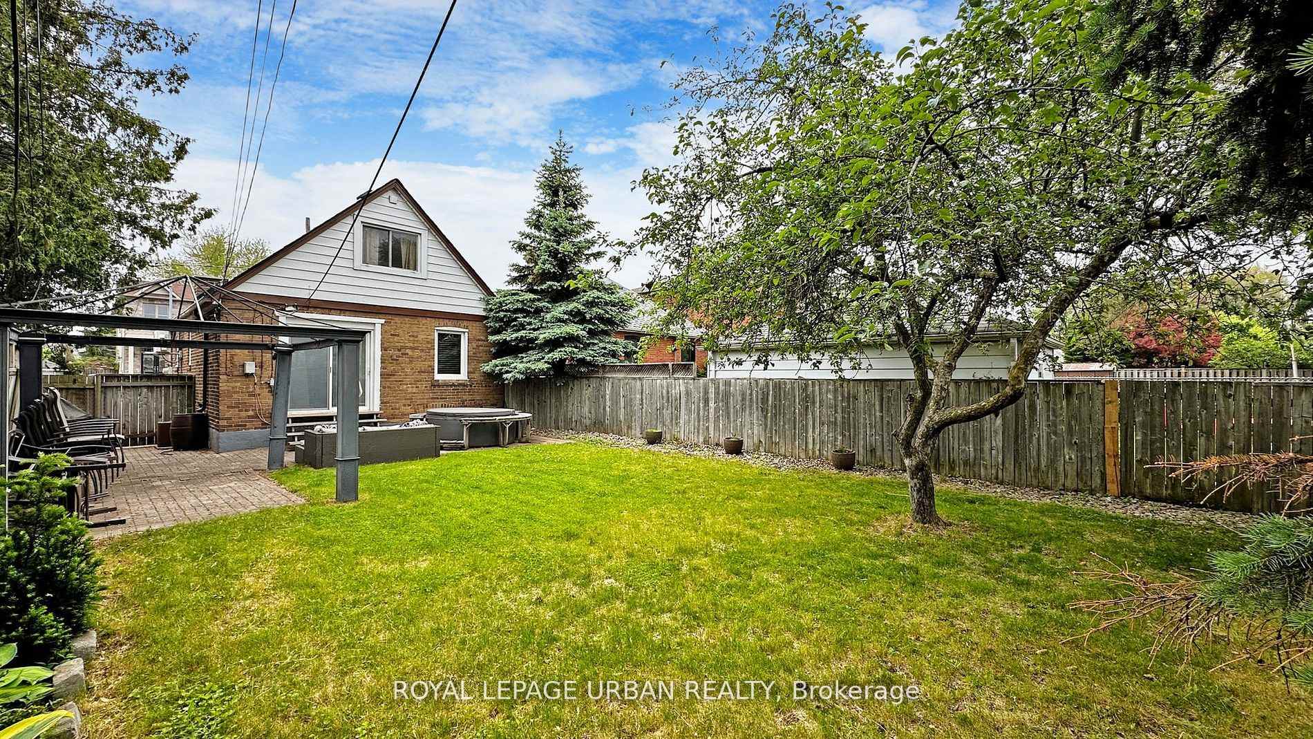 Photo 33 of 61 Binswood Avenue, Toronto, East York — HOMEH
