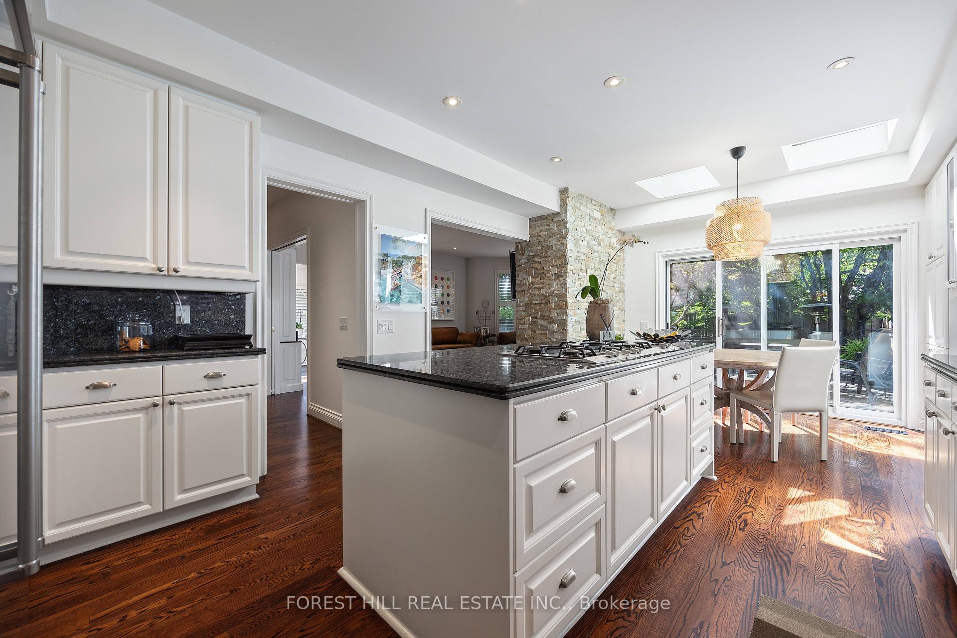 Photo 4 of 88 Yonge Boulevard, Toronto, Bedford Park-Nortown — HOMEH