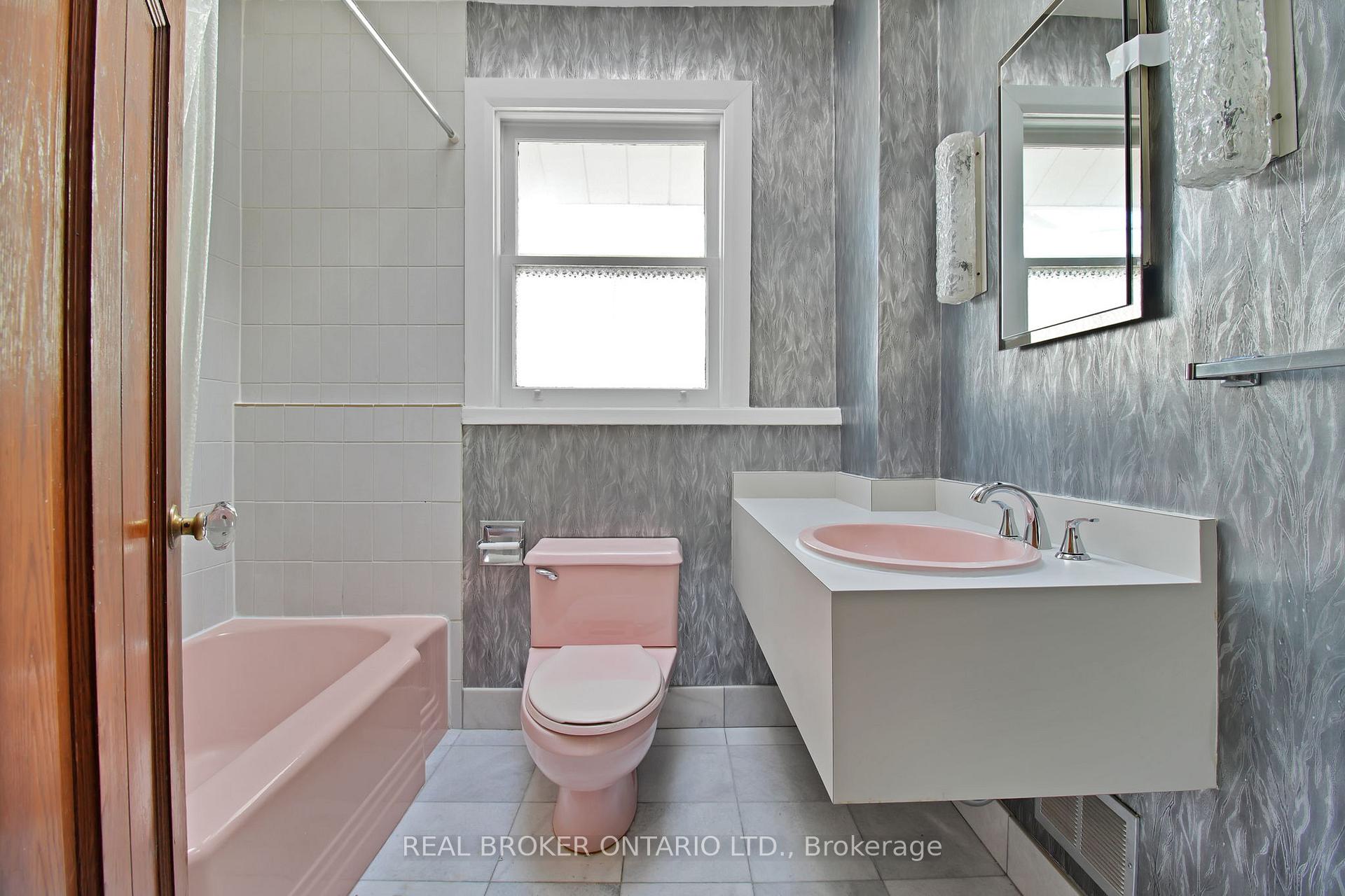 Photo 35 of 152 Briar Hill Avenue, Toronto, Lawrence Park South — HOMEH