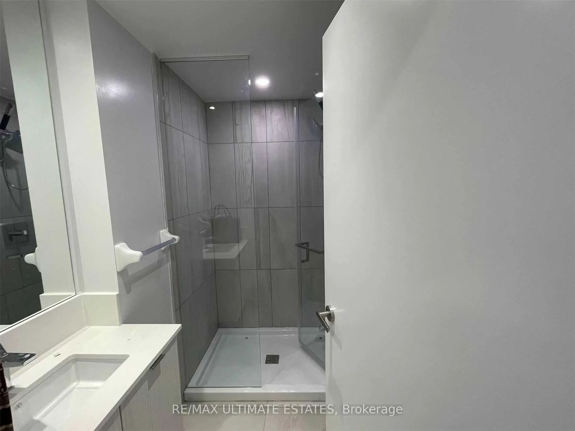 Photo 5 of Unit 2416, 195 Redpath Avenue, Toronto, Mount Pleasant West — HOMEH