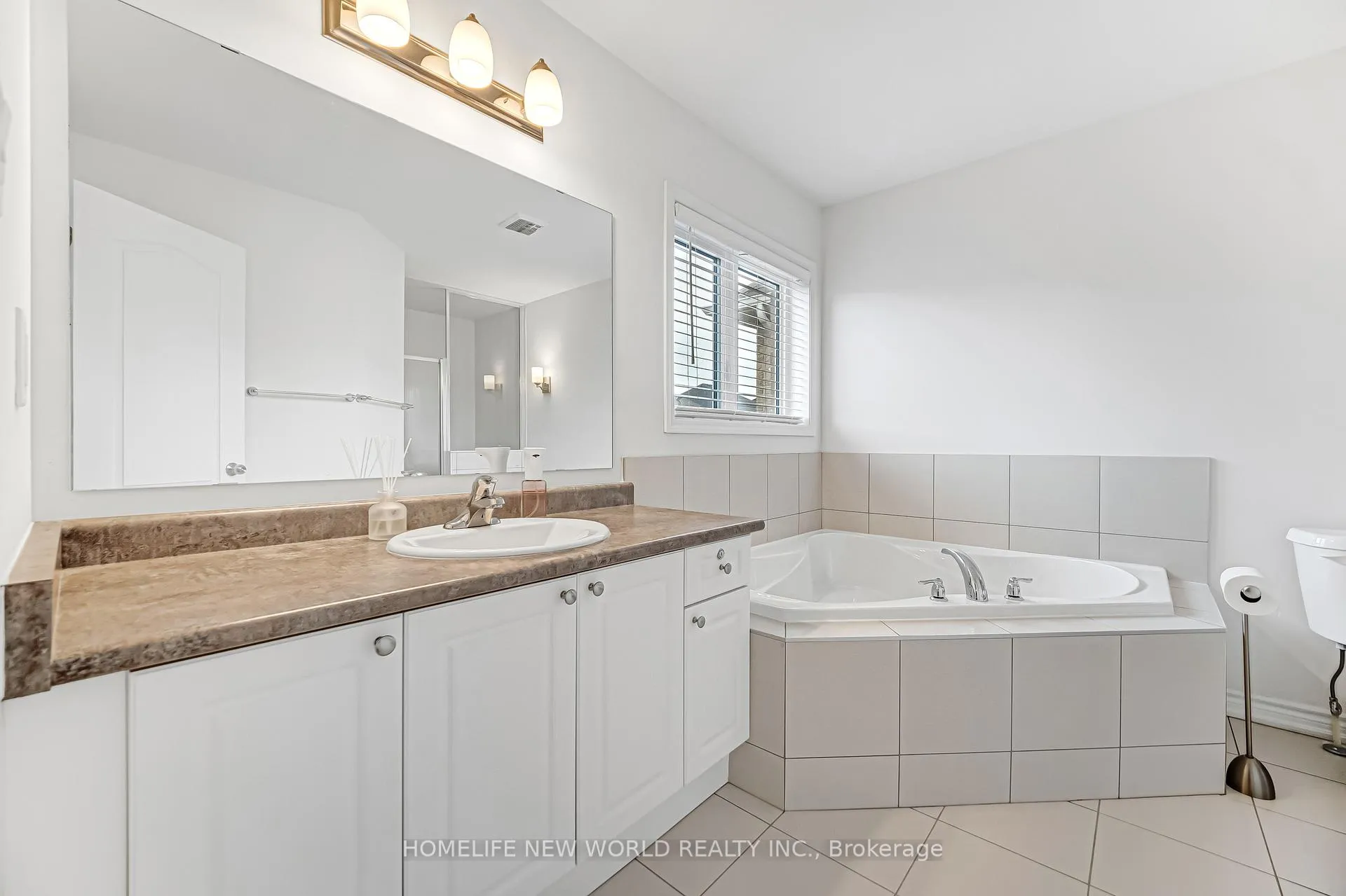 Photo 21 of 1780 William Lott Drive, Oshawa, Taunton — HOMEH