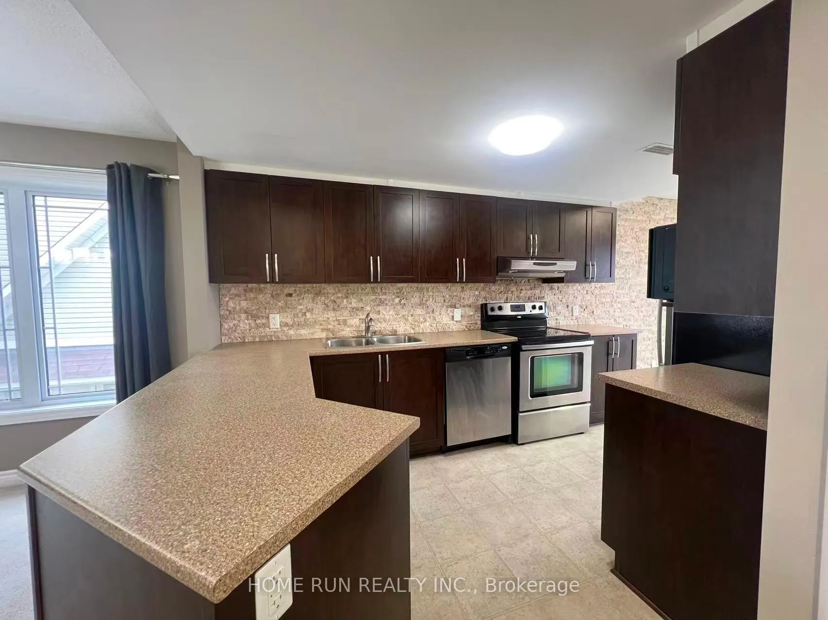 Photo 4 of Unit B, 578 Chapman Mills Drive, Ottawa, Barrhaven - Strandherd — HOMEH