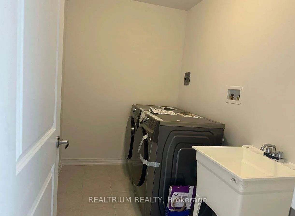 Photo 5 of 2034 Cameron Lott Crescent, Oshawa, Kedron — HOMEH