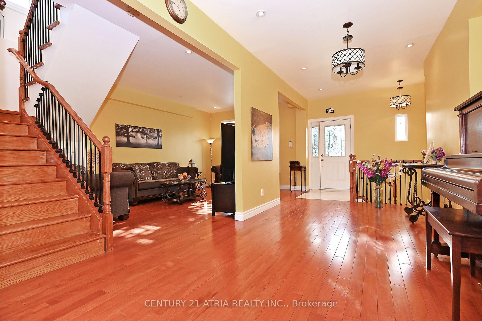 Photo 6 of 25 Crosland Drive E, Scarborough, Wexford-Maryvale — HOMEH