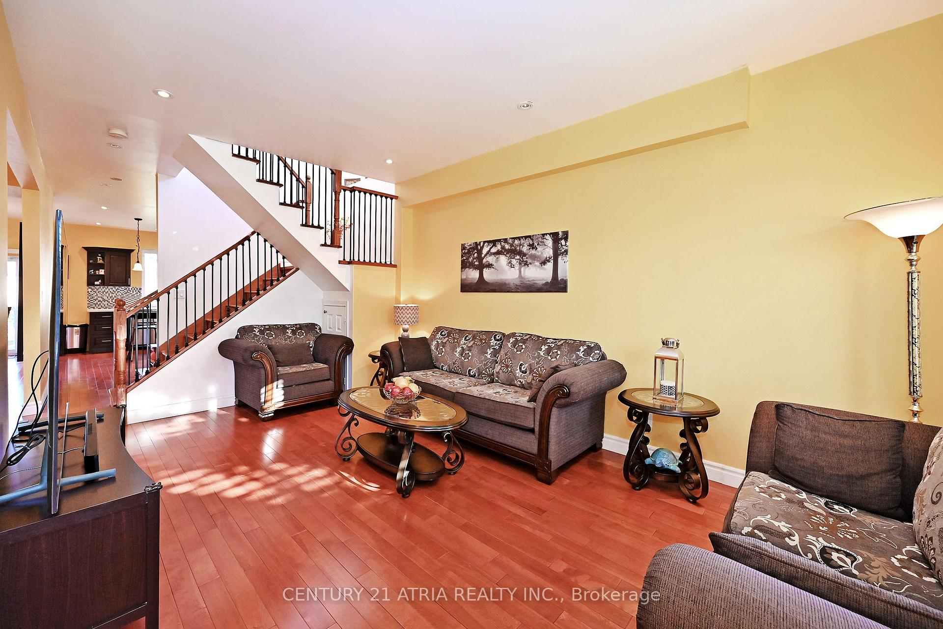 Photo 7 of 25 Crosland Drive E, Scarborough, Wexford-Maryvale — HOMEH