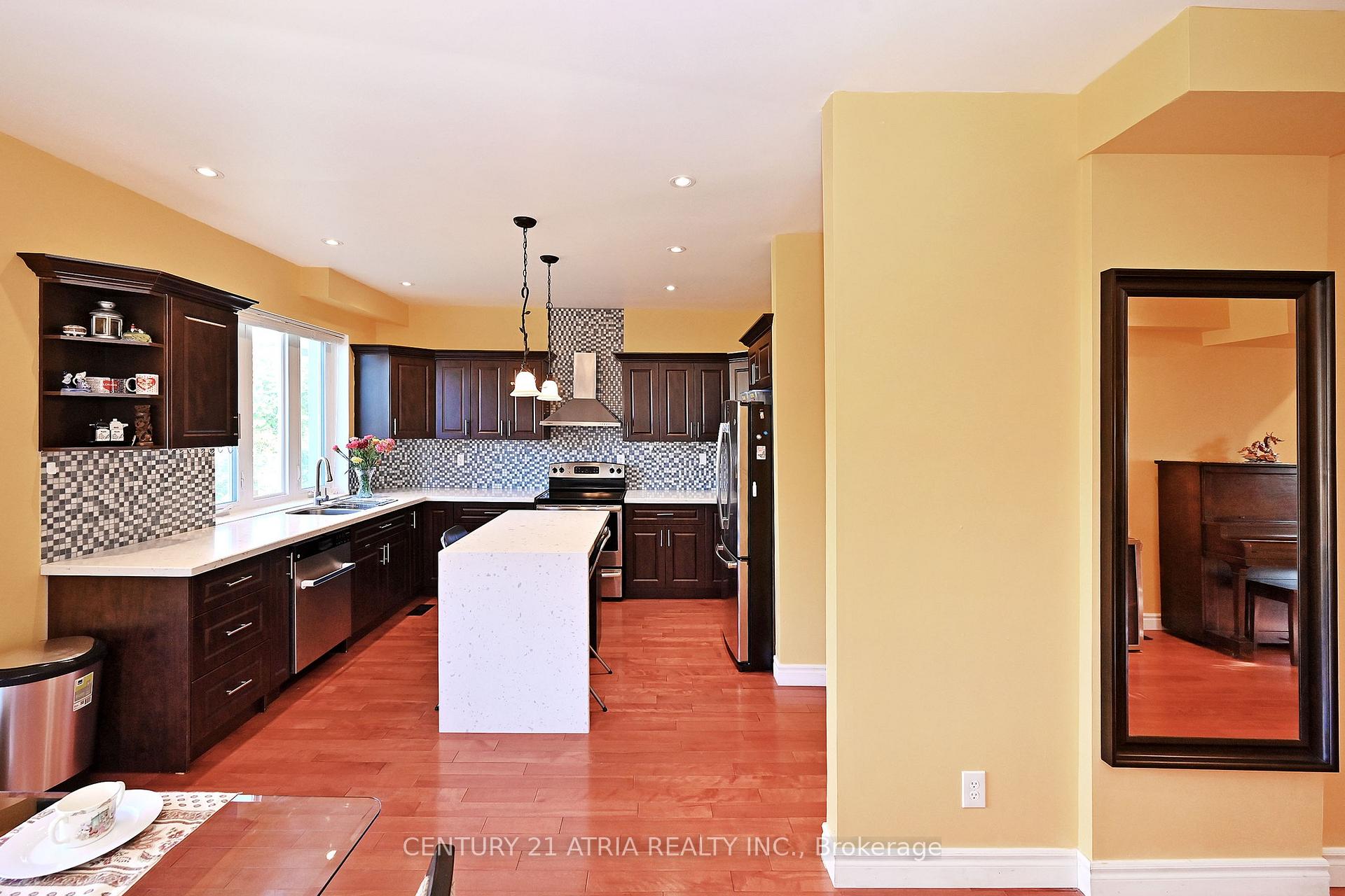 Photo 10 of 25 Crosland Drive E, Scarborough, Wexford-Maryvale — HOMEH