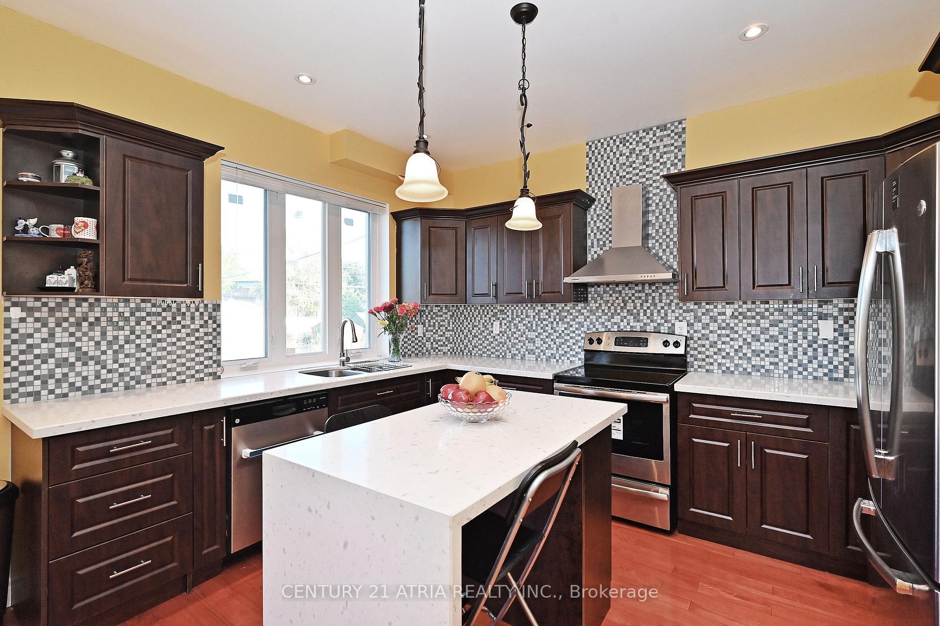 Photo 11 of 25 Crosland Drive E, Scarborough, Wexford-Maryvale — HOMEH