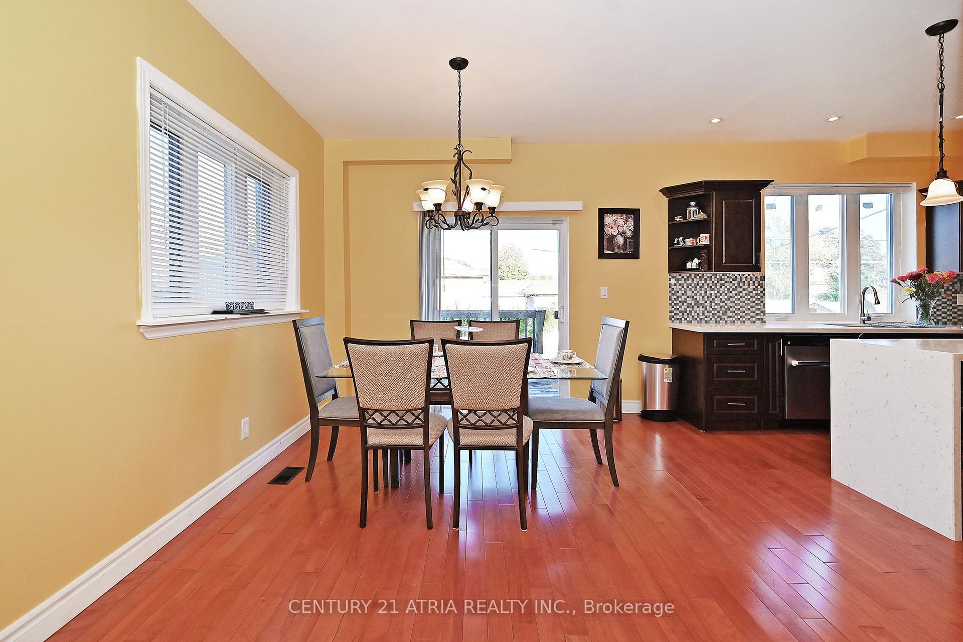 Photo 13 of 25 Crosland Drive E, Scarborough, Wexford-Maryvale — HOMEH