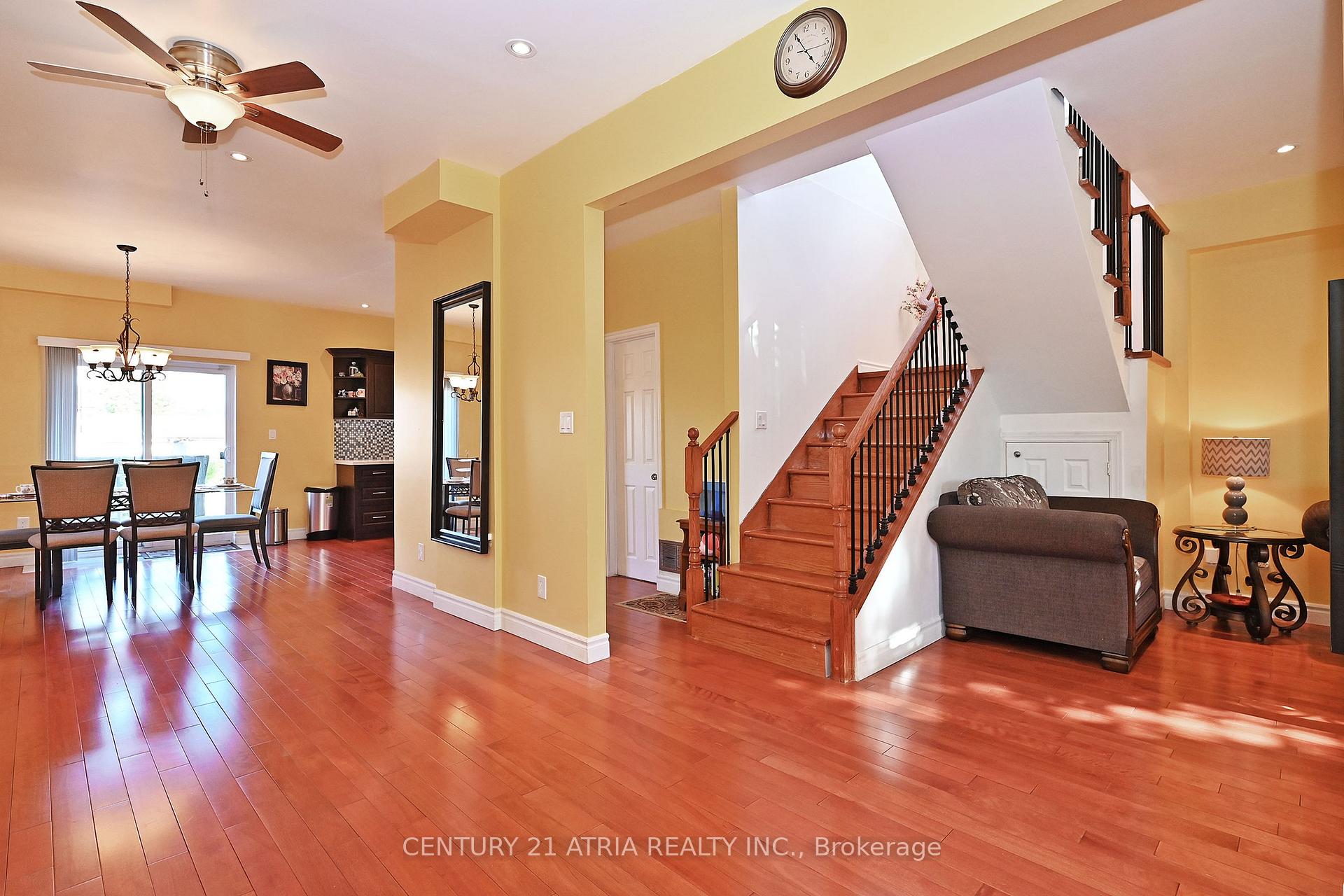 Photo 14 of 25 Crosland Drive E, Scarborough, Wexford-Maryvale — HOMEH