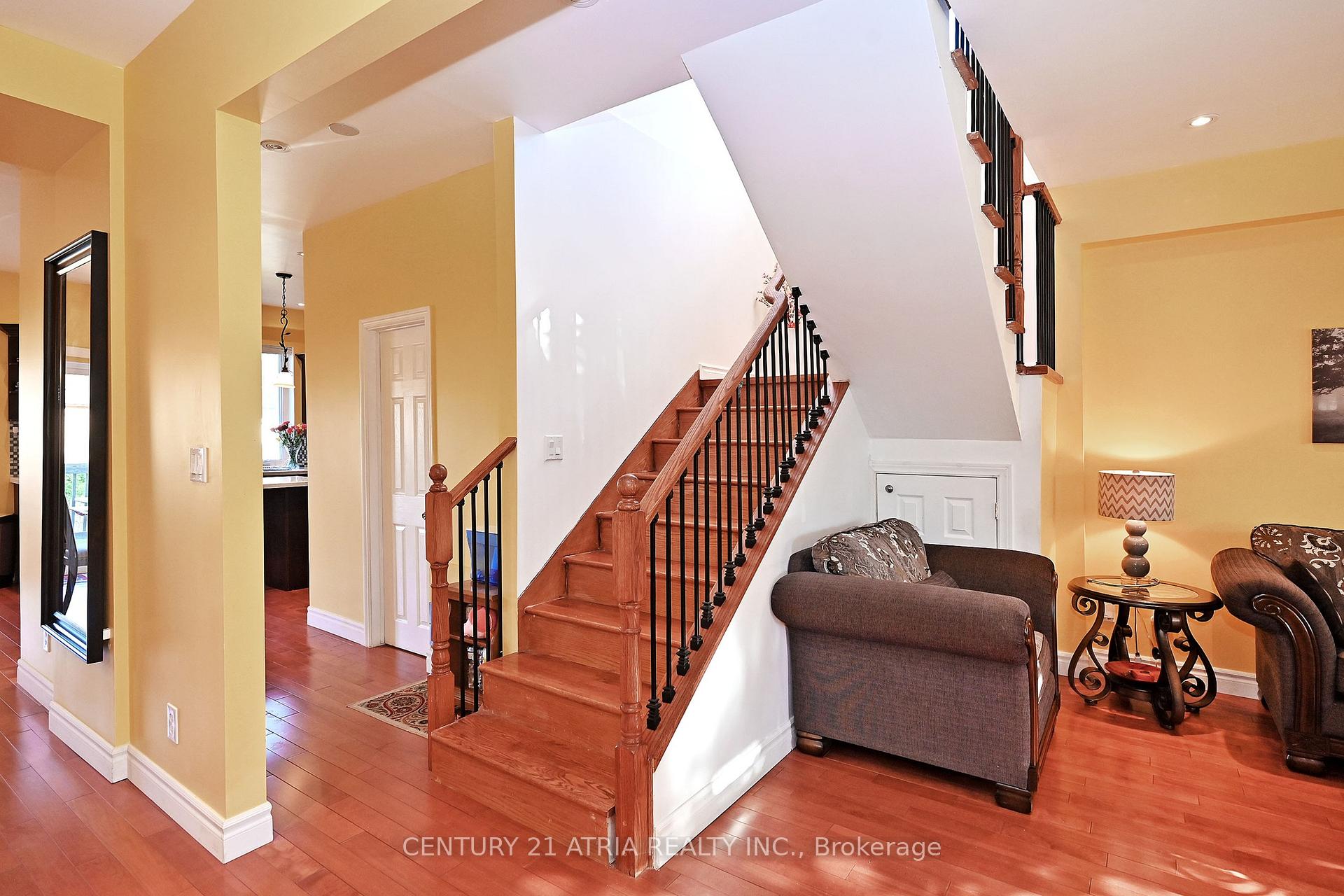 Photo 17 of 25 Crosland Drive E, Scarborough, Wexford-Maryvale — HOMEH