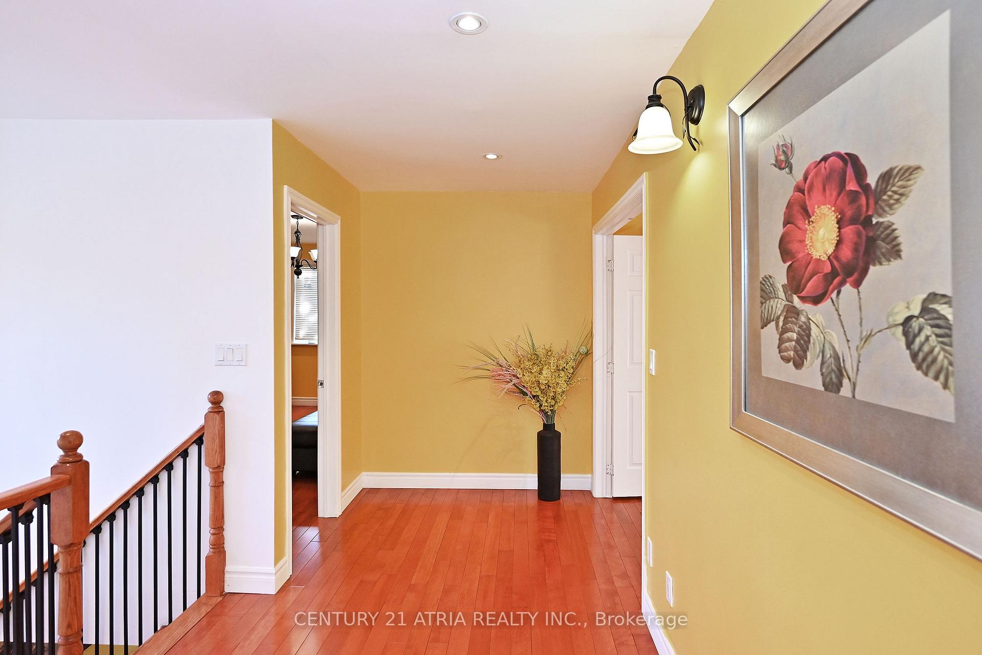 Photo 18 of 25 Crosland Drive E, Scarborough, Wexford-Maryvale — HOMEH