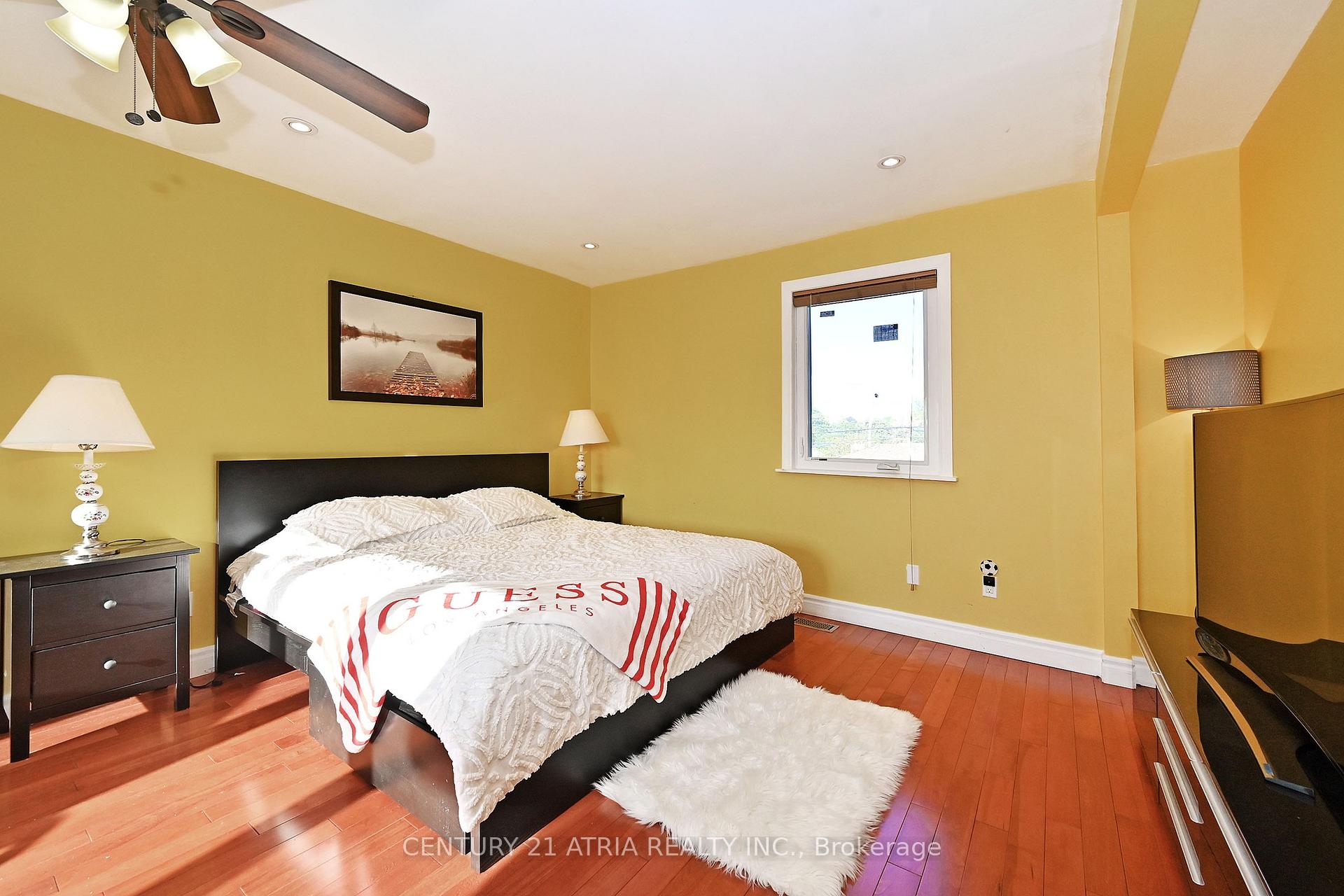 Photo 21 of 25 Crosland Drive E, Scarborough, Wexford-Maryvale — HOMEH