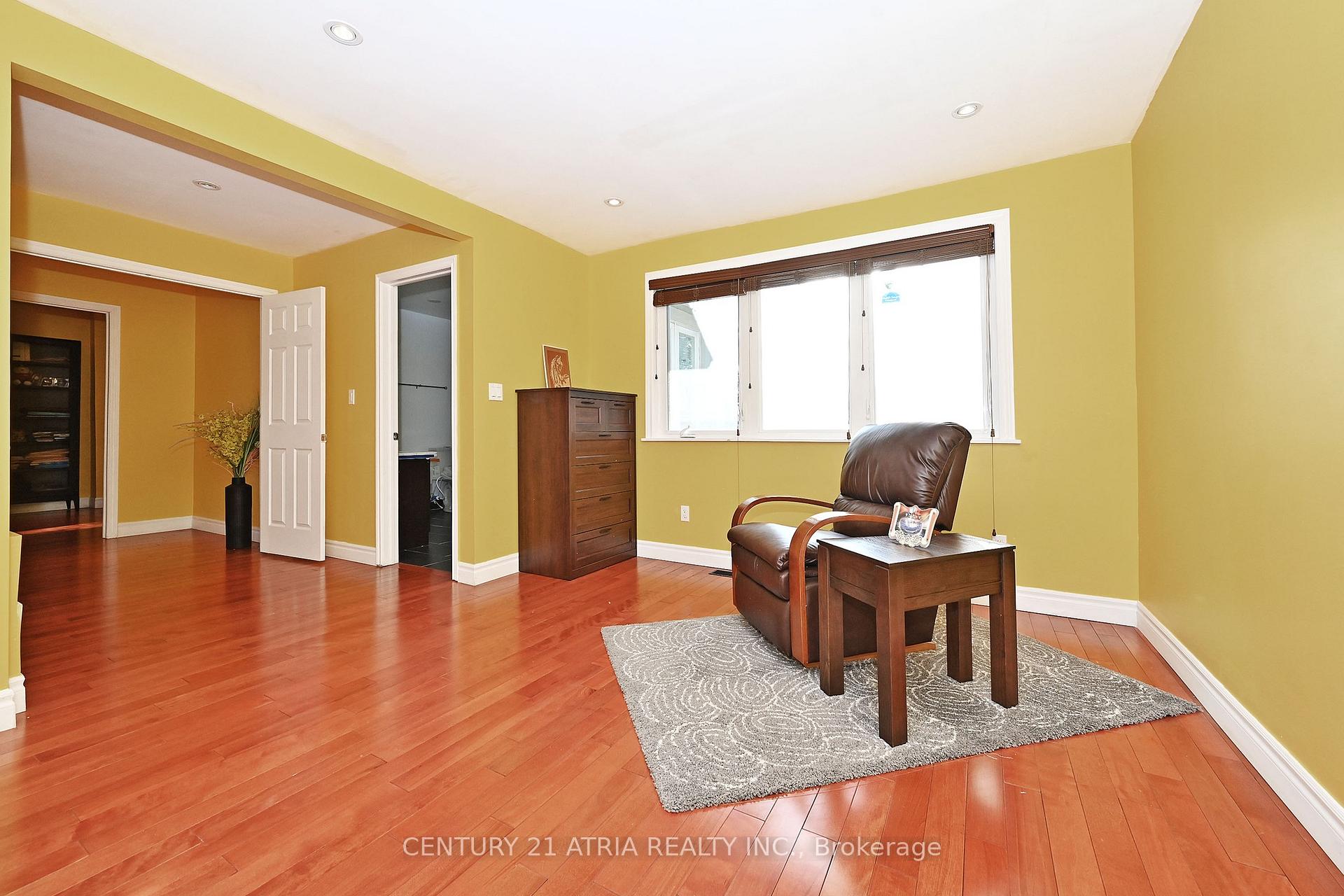 Photo 22 of 25 Crosland Drive E, Scarborough, Wexford-Maryvale — HOMEH
