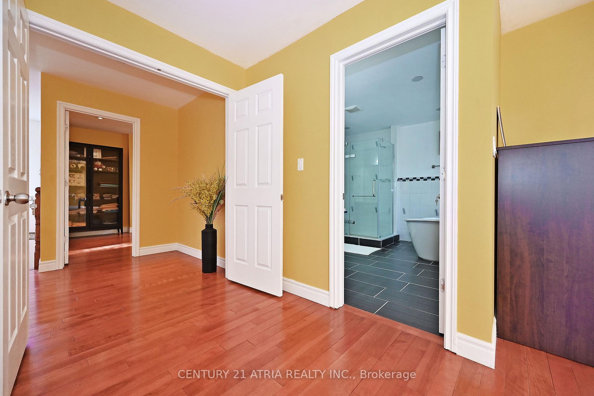 Photo 23 of 25 Crosland Drive E, Scarborough, Wexford-Maryvale — HOMEH