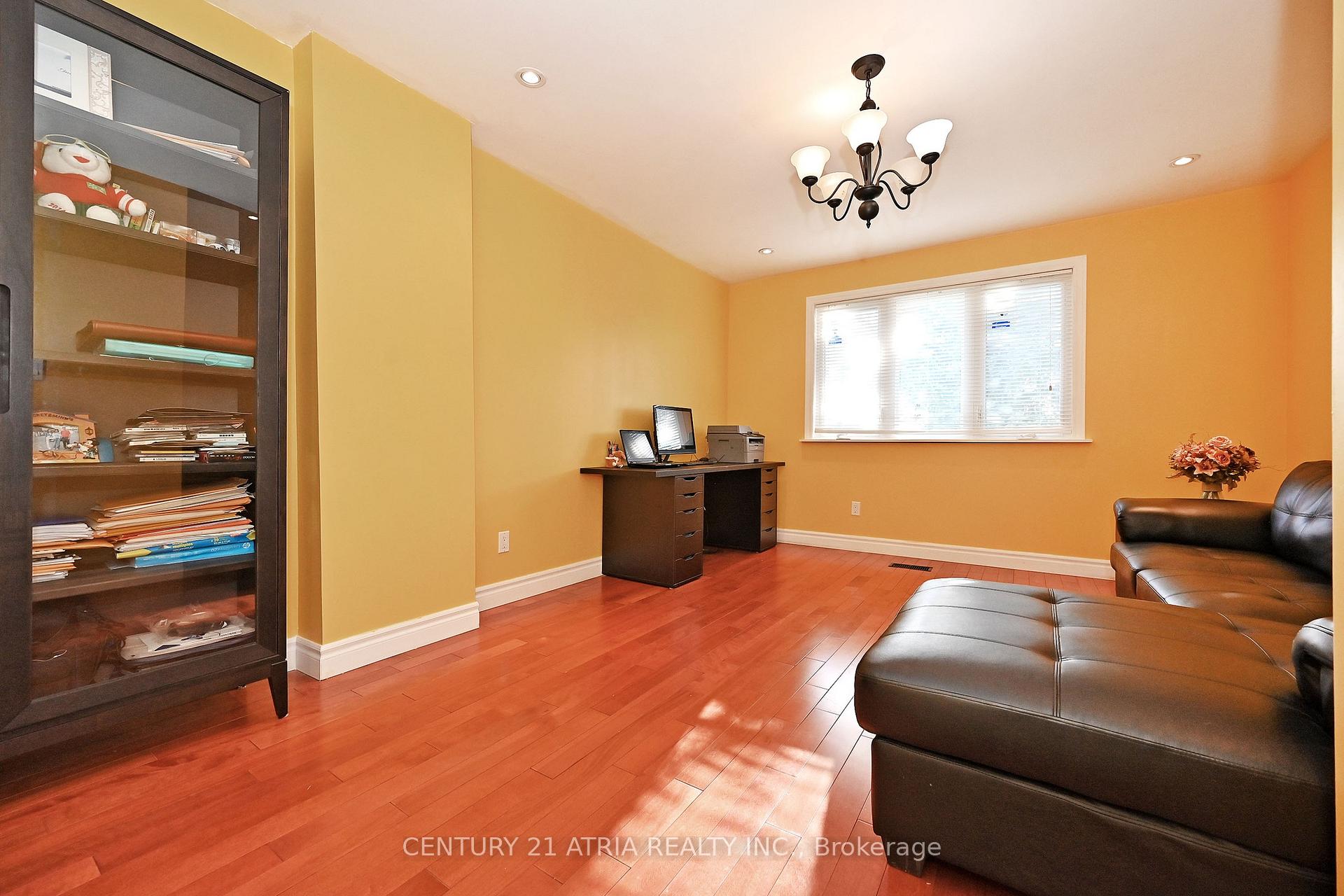 Photo 26 of 25 Crosland Drive E, Scarborough, Wexford-Maryvale — HOMEH