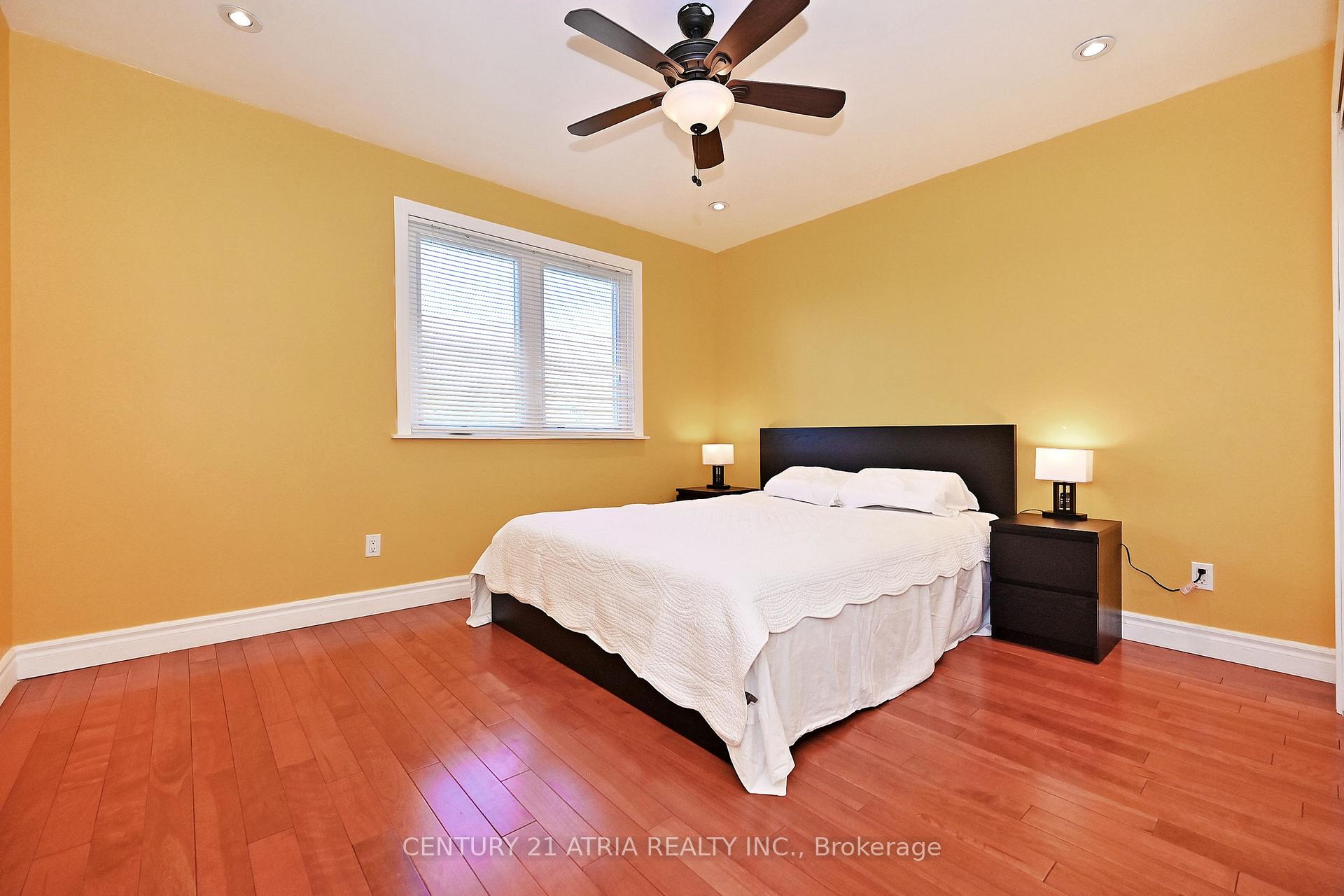 Photo 28 of 25 Crosland Drive E, Scarborough, Wexford-Maryvale — HOMEH