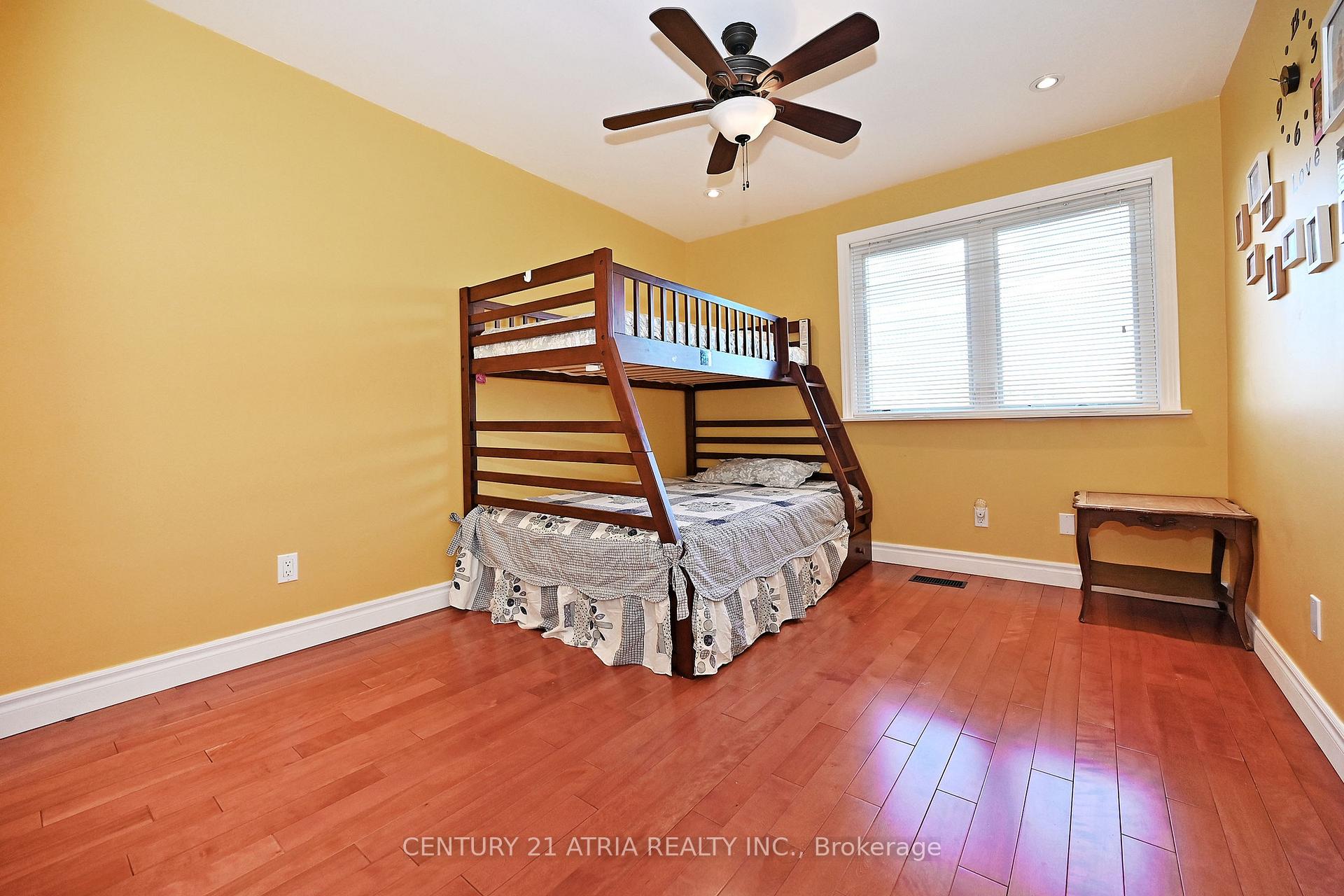 Photo 29 of 25 Crosland Drive E, Scarborough, Wexford-Maryvale — HOMEH