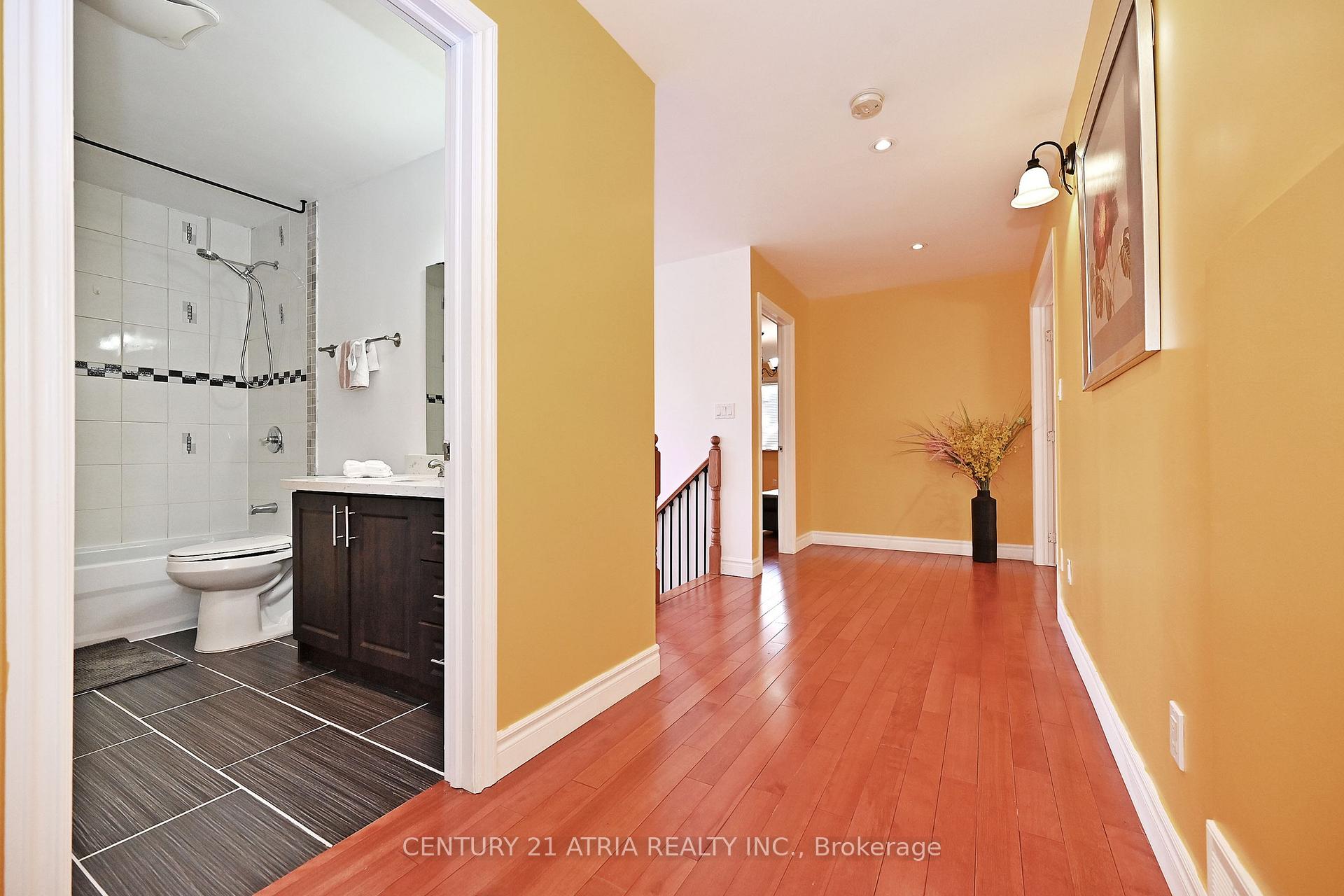 Photo 30 of 25 Crosland Drive E, Scarborough, Wexford-Maryvale — HOMEH