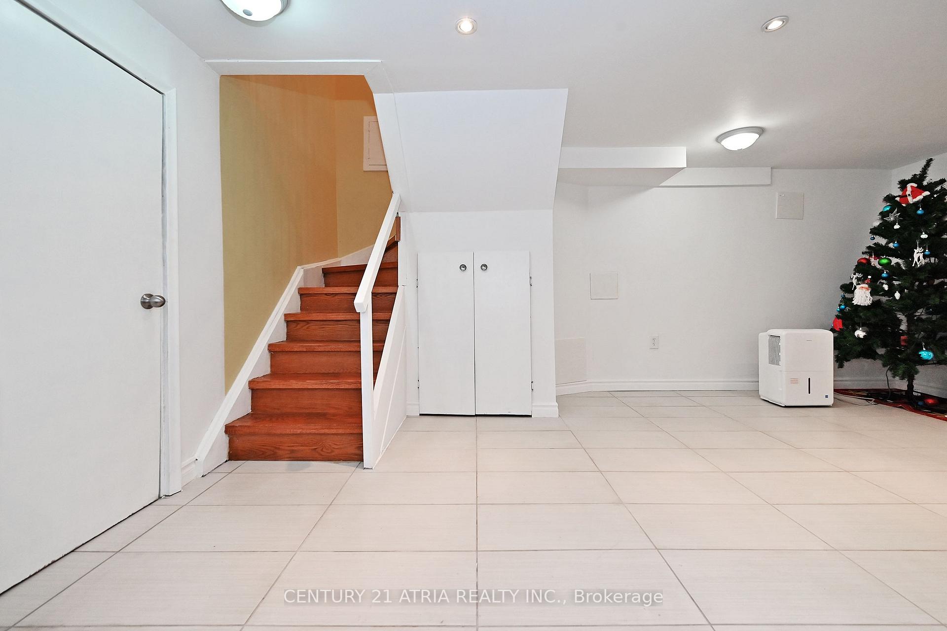 Photo 32 of 25 Crosland Drive E, Scarborough, Wexford-Maryvale — HOMEH