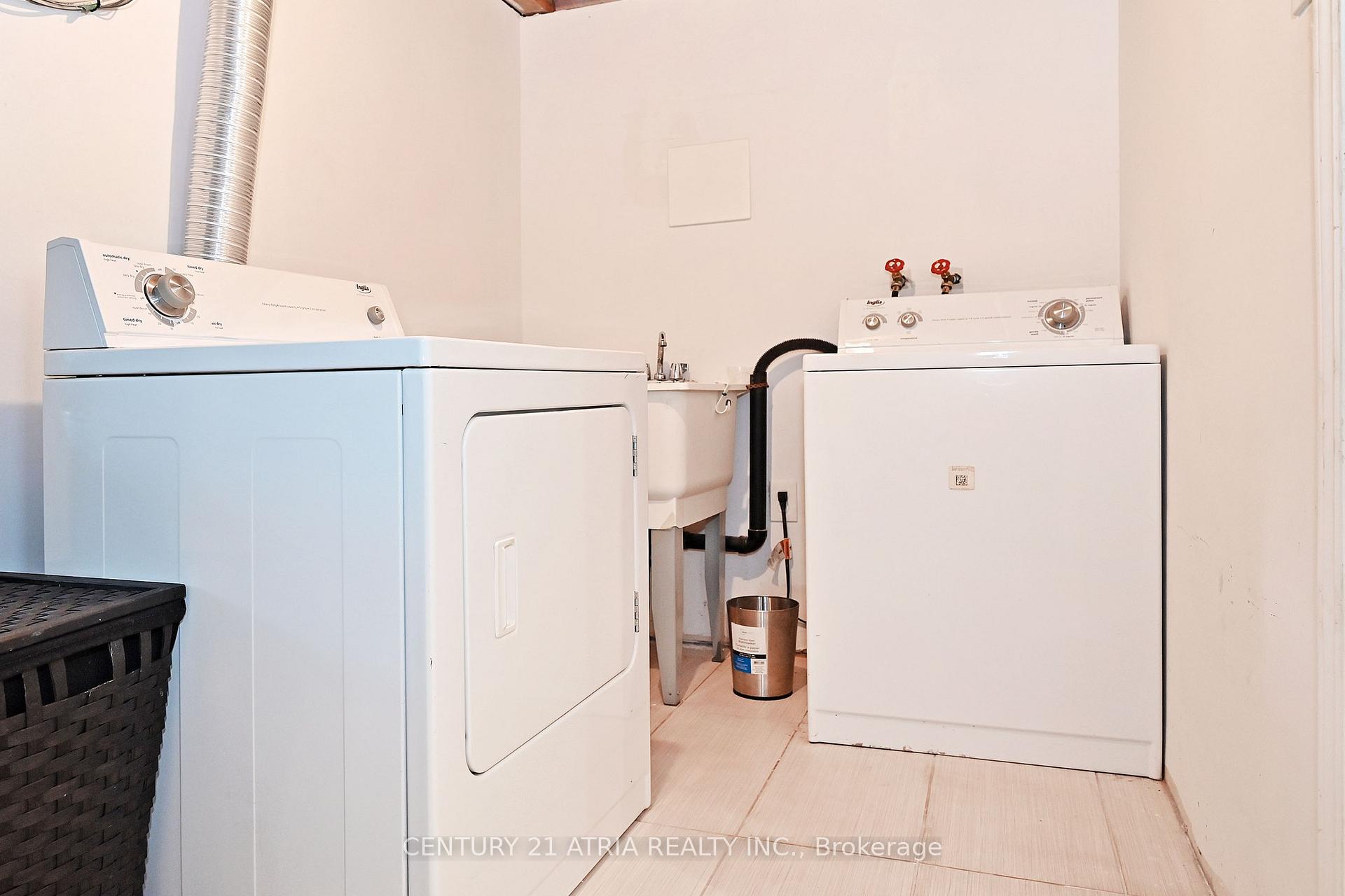 Photo 36 of 25 Crosland Drive E, Scarborough, Wexford-Maryvale — HOMEH