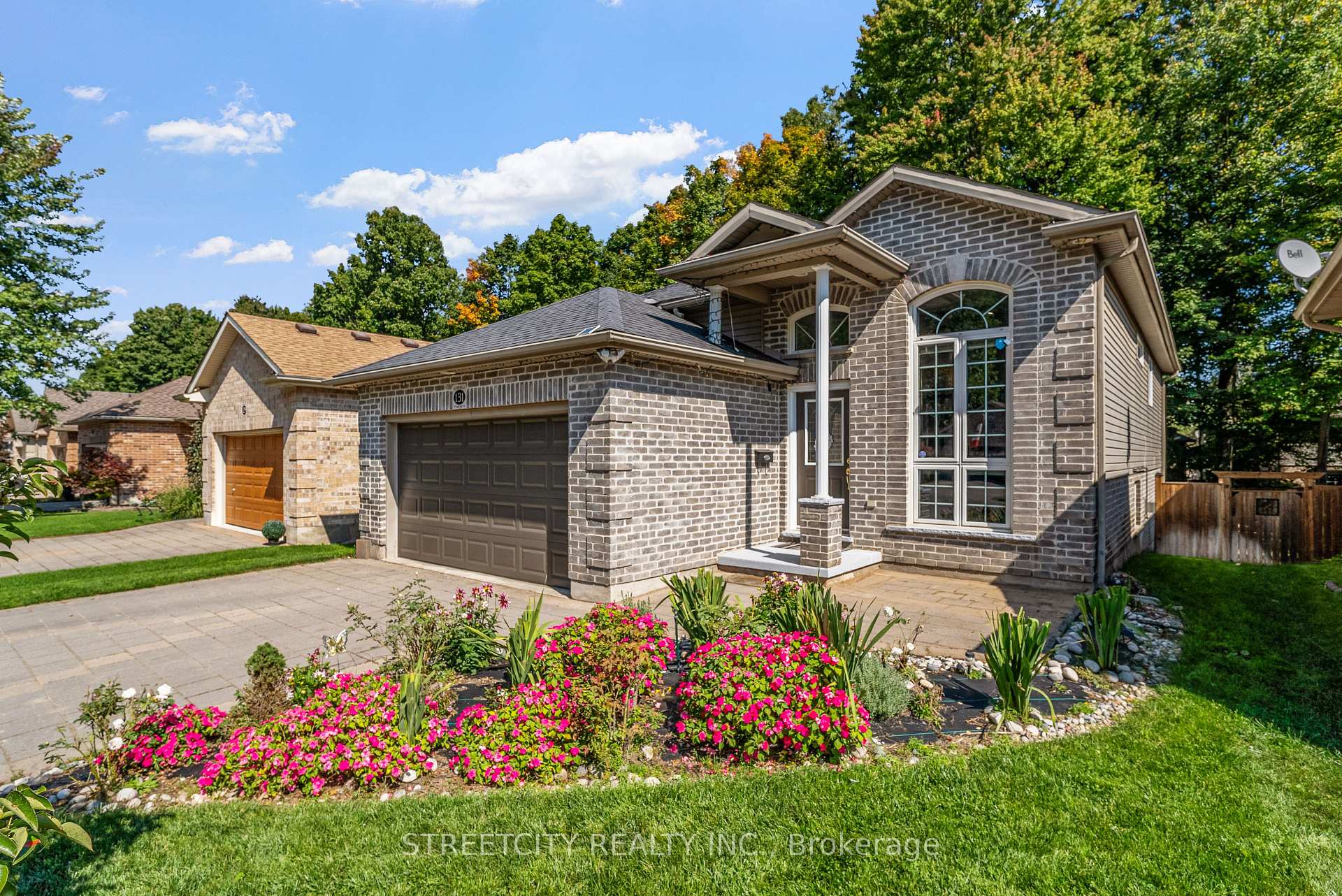 Photo 2 of 131 Bridle Path, Strathroy-Caradoc, SW — HOMEH