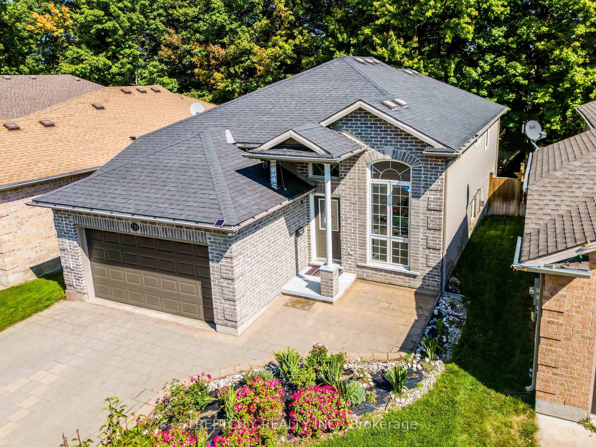 Photo 3 of 131 Bridle Path, Strathroy-Caradoc, SW — HOMEH