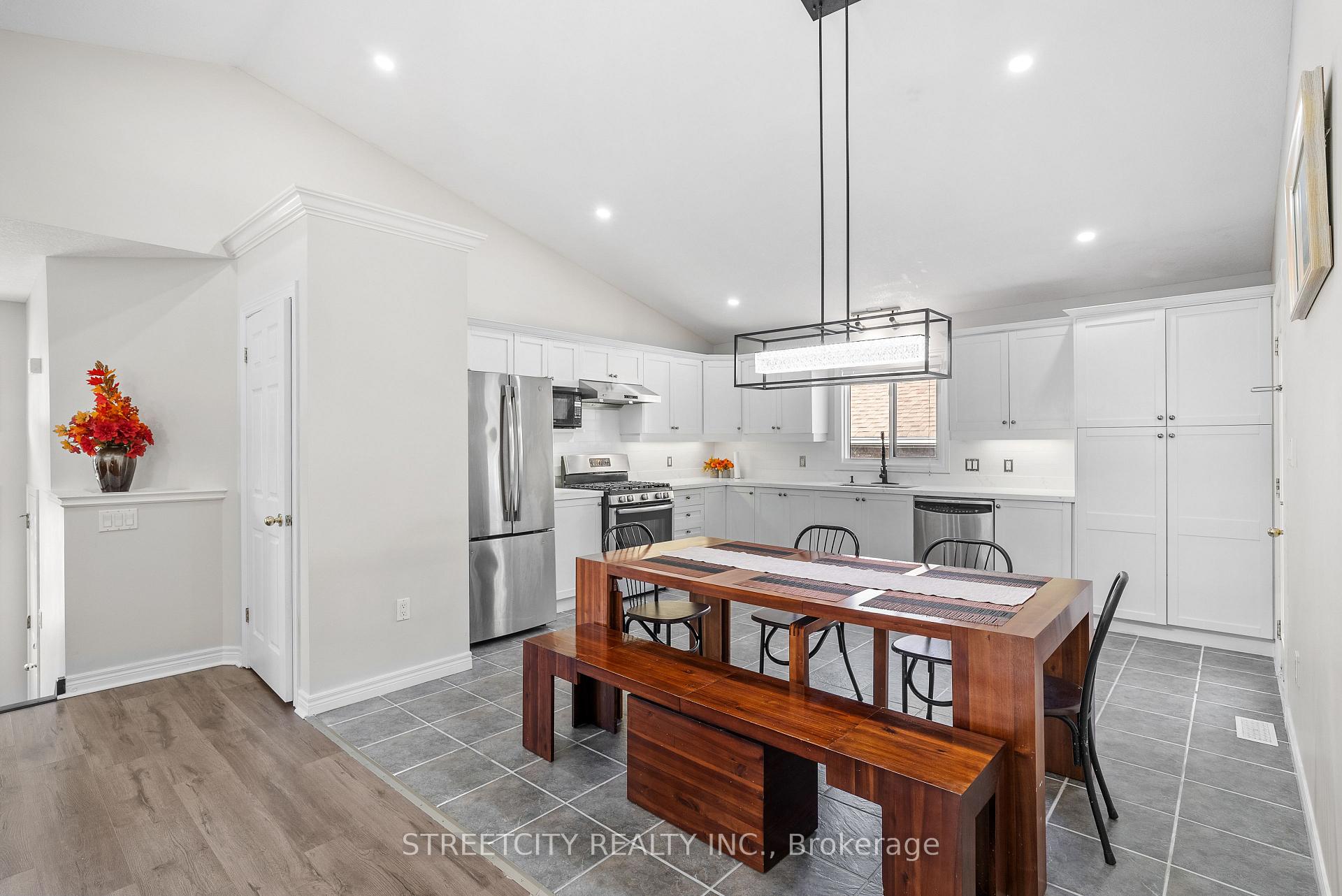 Photo 10 of 131 Bridle Path, Strathroy-Caradoc, SW — HOMEH