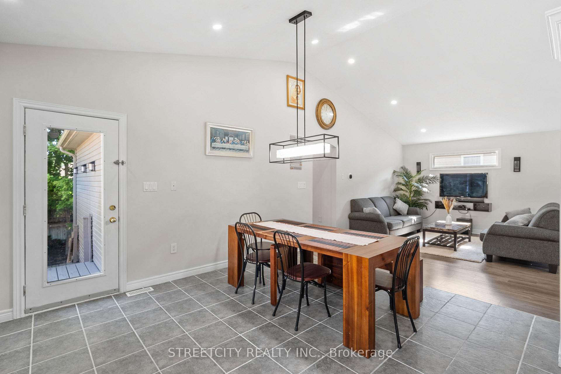 Photo 14 of 131 Bridle Path, Strathroy-Caradoc, SW — HOMEH