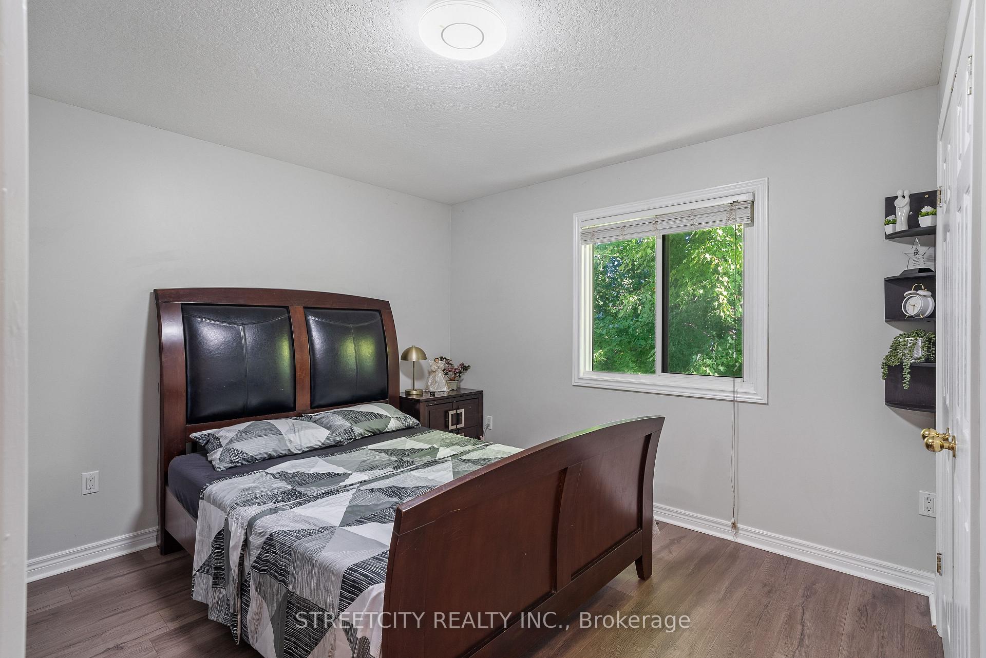 Photo 16 of 131 Bridle Path, Strathroy-Caradoc, SW — HOMEH