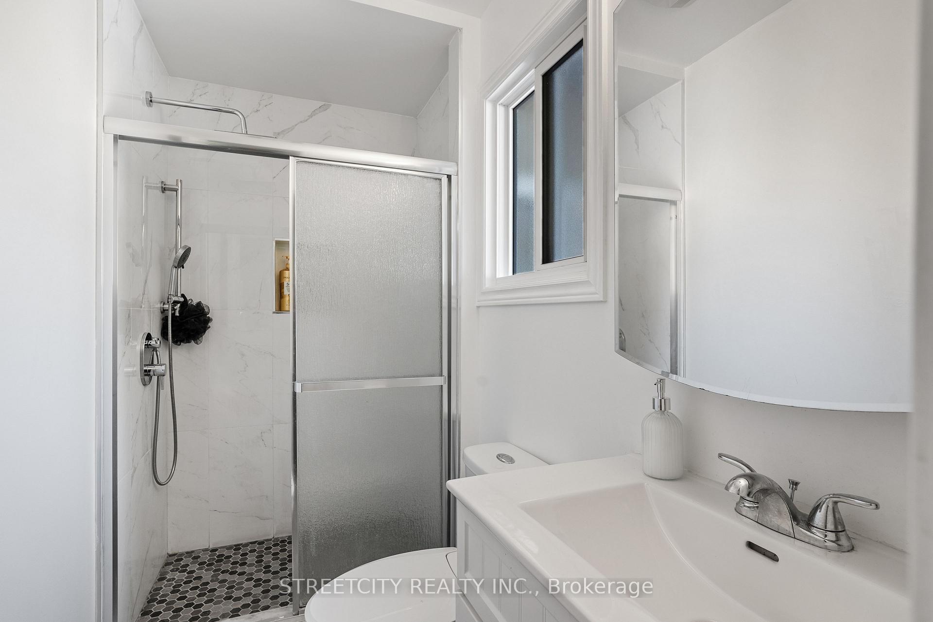 Photo 19 of 131 Bridle Path, Strathroy-Caradoc, SW — HOMEH