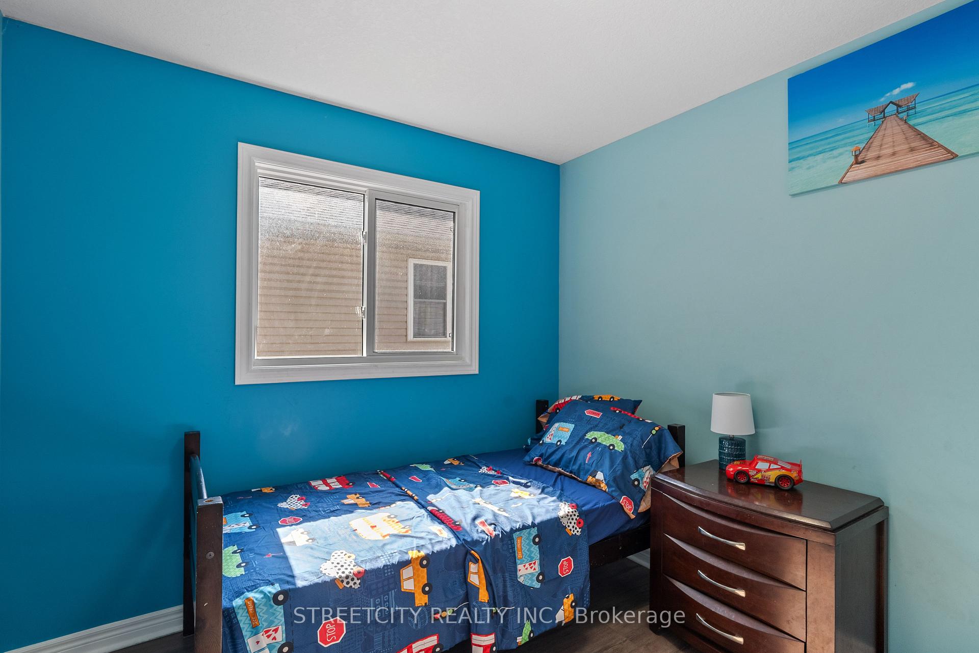 Photo 23 of 131 Bridle Path, Strathroy-Caradoc, SW — HOMEH