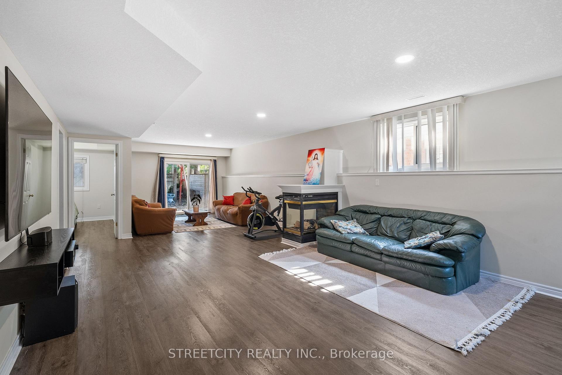 Photo 29 of 131 Bridle Path, Strathroy-Caradoc, SW — HOMEH