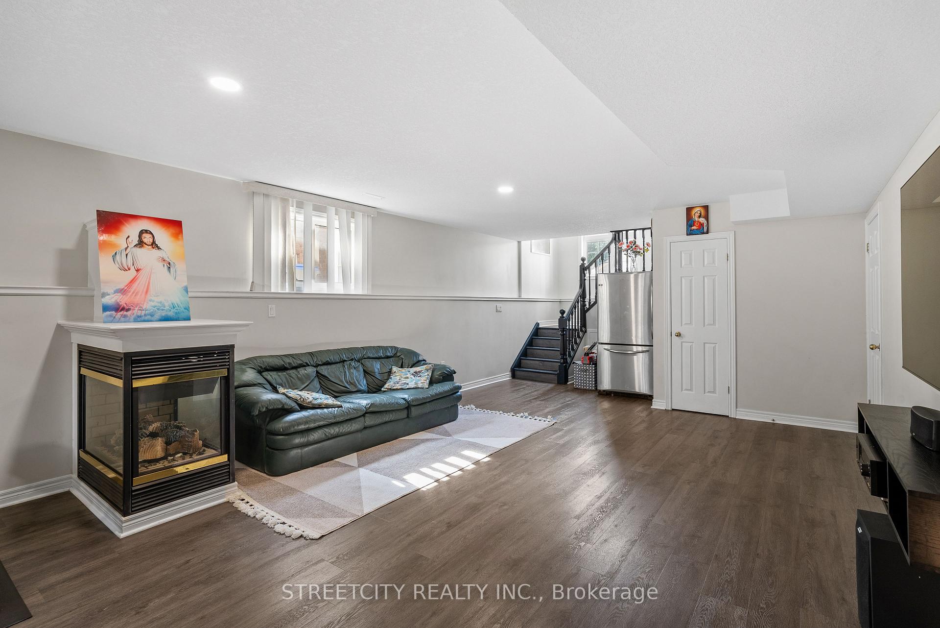 Photo 30 of 131 Bridle Path, Strathroy-Caradoc, SW — HOMEH