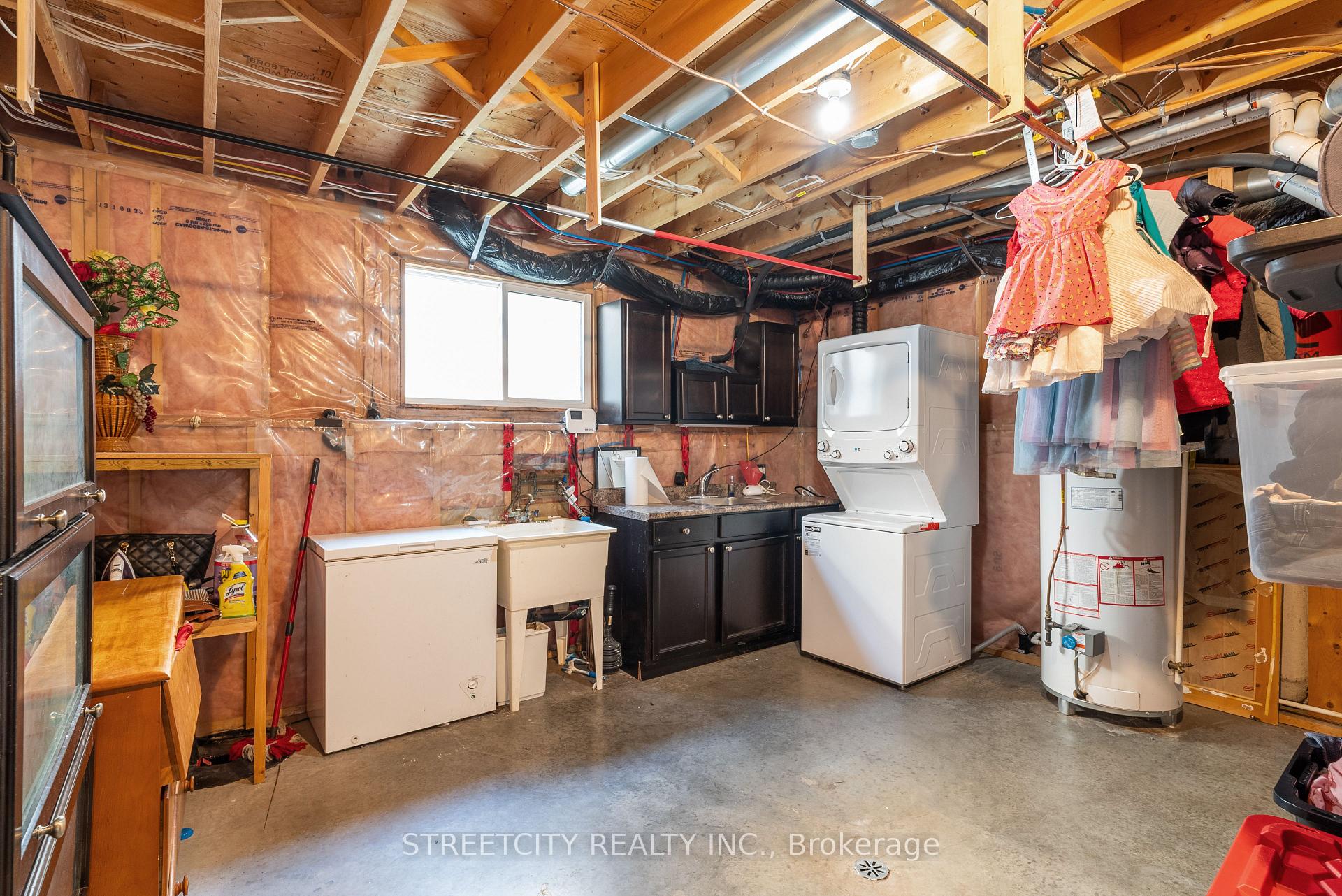 Photo 37 of 131 Bridle Path, Strathroy-Caradoc, SW — HOMEH