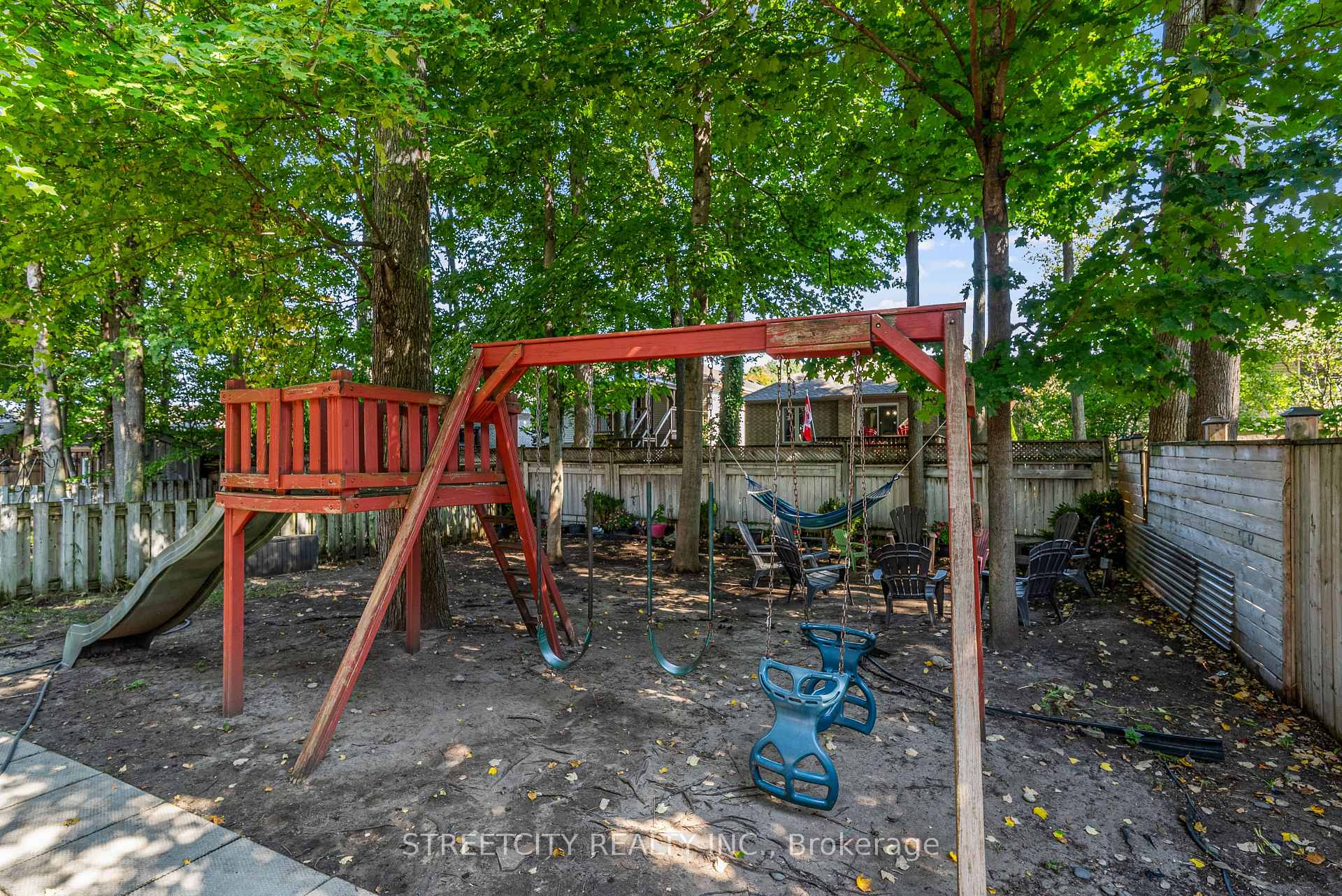 Photo 41 of 131 Bridle Path, Strathroy-Caradoc, SW — HOMEH