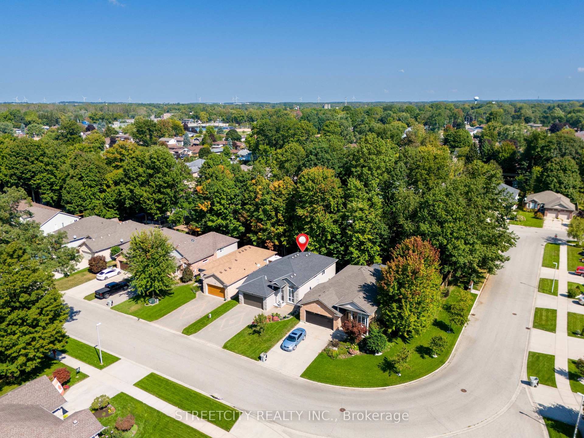 Photo 44 of 131 Bridle Path, Strathroy-Caradoc, SW — HOMEH